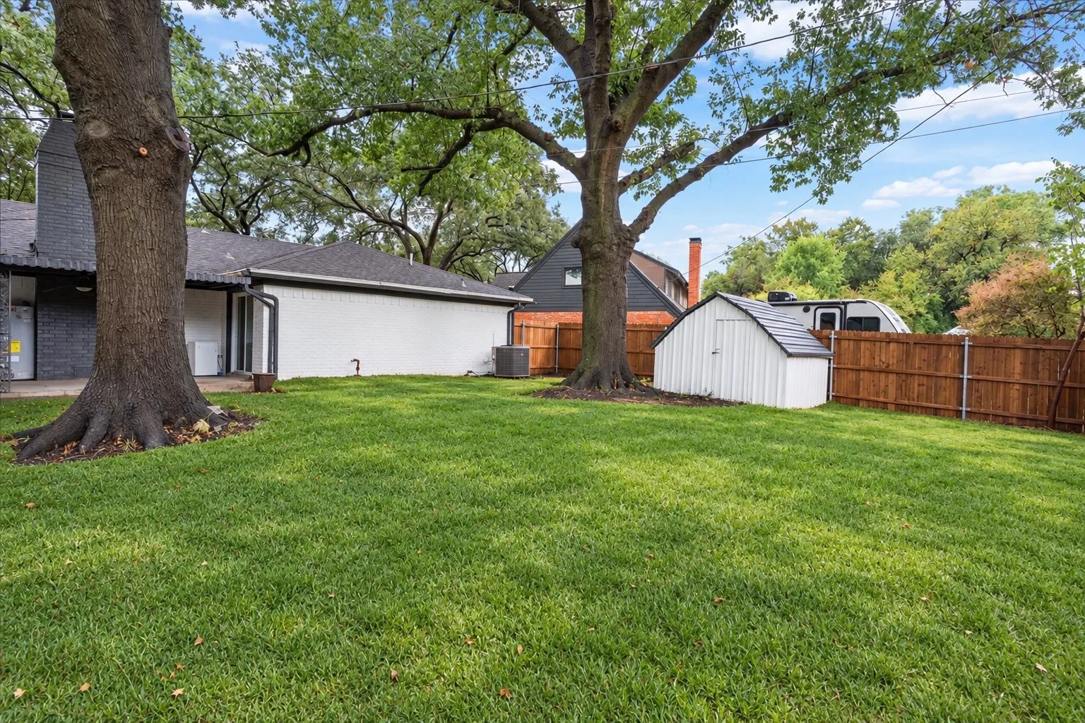 Single Family Residence For Sale in Dallas County , 3514 Chellen Drive, Farmers Branch, Texas 75234, 3 Bedroom, 2 Bathroom, 2 Garage spaces, 2,026 Sqft, built in 1967, mls#21401765, Real Estate Agent in Farmers Branch, Homes For Sale in Dallas county, Homes For Sale in Farmers Branch, Realtor in Farmers Branch Texas, Real Estate Brokerage Independent Realty Texas, Luminita Cordes Realtor