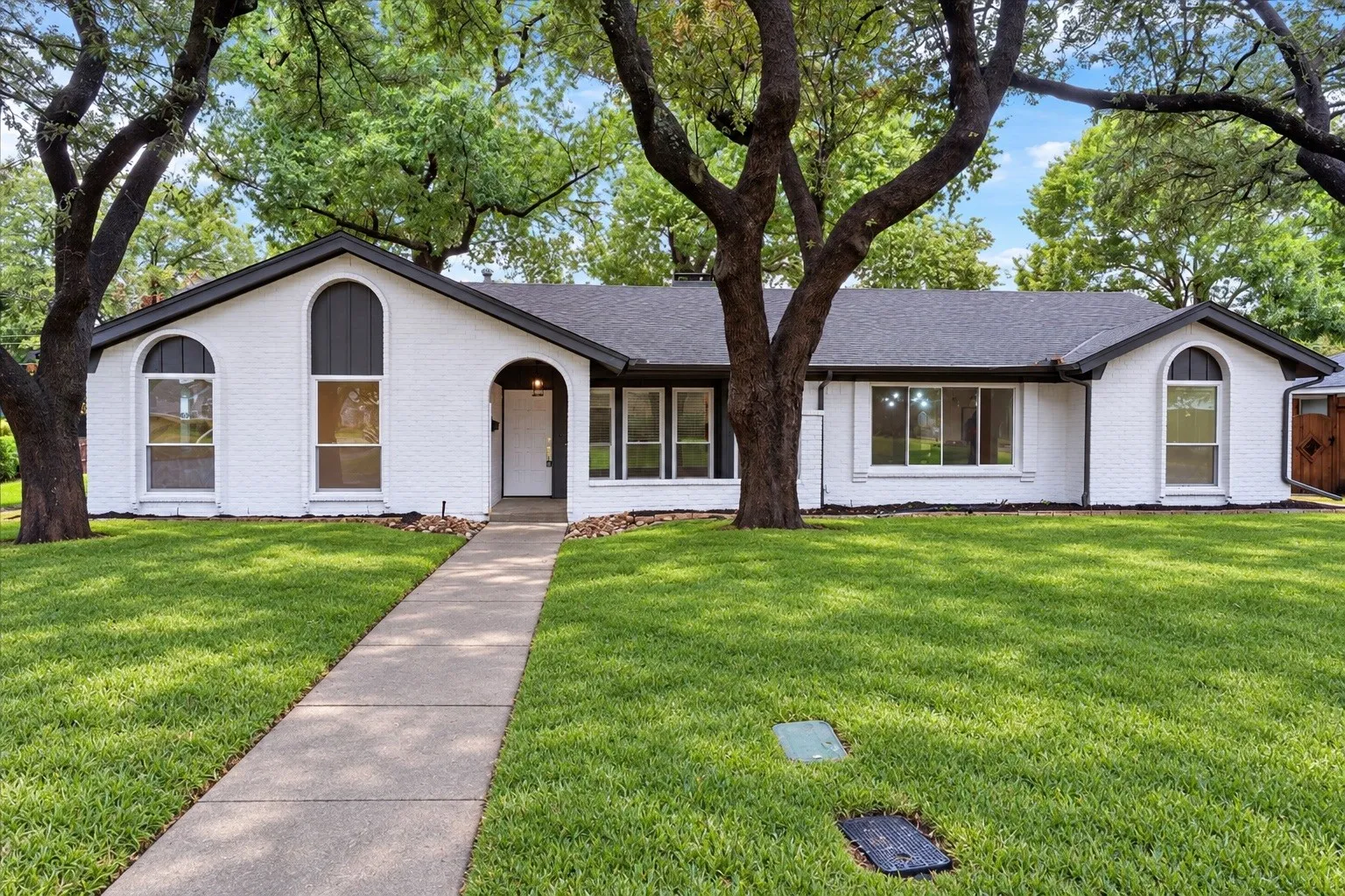 Single Family Residence For Sale in Dallas County , 3514 Chellen Drive, Farmers Branch, Texas 75234, 3 Bedroom, 2 Bathroom, 2 Garage spaces, 2,026 Sqft, built in 1967, mls#21401765, Real Estate Agent in Farmers Branch, Homes For Sale in Dallas county, Homes For Sale in Farmers Branch, Realtor in Farmers Branch Texas, Real Estate Brokerage Independent Realty Texas, Luminita Cordes Realtor