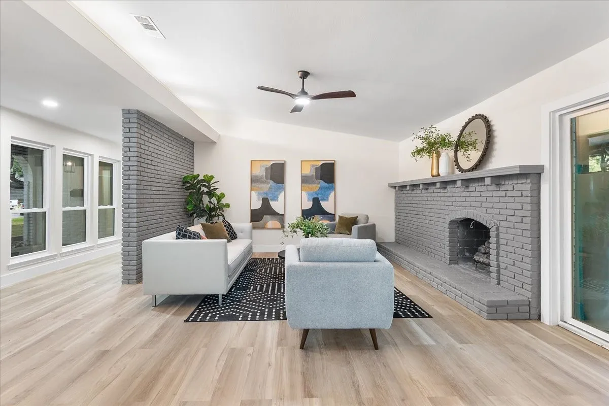 Single Family Residence For Sale in Dallas County , 3514 Chellen Drive, Farmers Branch, Texas 75234, 3 Bedroom, 2 Bathroom, 2 Garage spaces, 2,026 Sqft, built in 1967, mls#21401765, Real Estate Agent in Farmers Branch, Homes For Sale in Dallas county, Homes For Sale in Farmers Branch, Realtor in Farmers Branch Texas, Real Estate Brokerage Independent Realty Texas, Luminita Cordes Realtor