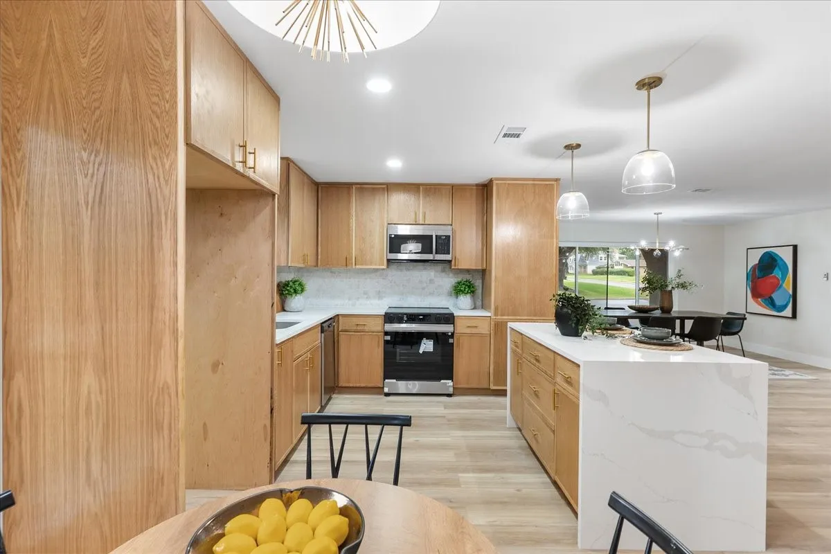 Single Family Residence For Sale in Dallas County , 3514 Chellen Drive, Farmers Branch, Texas 75234, 3 Bedroom, 2 Bathroom, 2 Garage spaces, 2,026 Sqft, built in 1967, mls#21401765, Real Estate Agent in Farmers Branch, Homes For Sale in Dallas county, Homes For Sale in Farmers Branch, Realtor in Farmers Branch Texas, Real Estate Brokerage Independent Realty Texas, Luminita Cordes Realtor