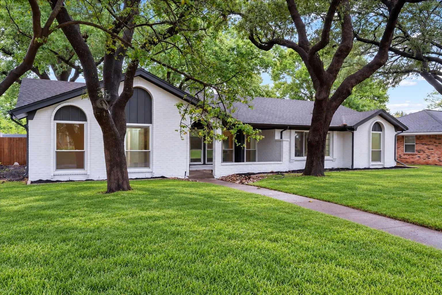 Single Family Residence For Sale in Dallas County , 3514 Chellen Drive, Farmers Branch, Texas 75234, 3 Bedroom, 2 Bathroom, 2 Garage spaces, 2,026 Sqft, built in 1967, mls#21401765, Real Estate Agent in Farmers Branch, Homes For Sale in Dallas county, Homes For Sale in Farmers Branch, Realtor in Farmers Branch Texas, Real Estate Brokerage Independent Realty Texas, Luminita Cordes Realtor