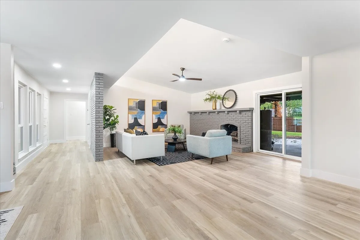 Single Family Residence For Sale in Dallas County , 3514 Chellen Drive, Farmers Branch, Texas 75234, 3 Bedroom, 2 Bathroom, 2 Garage spaces, 2,026 Sqft, built in 1967, mls#21401765, Real Estate Agent in Farmers Branch, Homes For Sale in Dallas county, Homes For Sale in Farmers Branch, Realtor in Farmers Branch Texas, Real Estate Brokerage Independent Realty Texas, Luminita Cordes Realtor