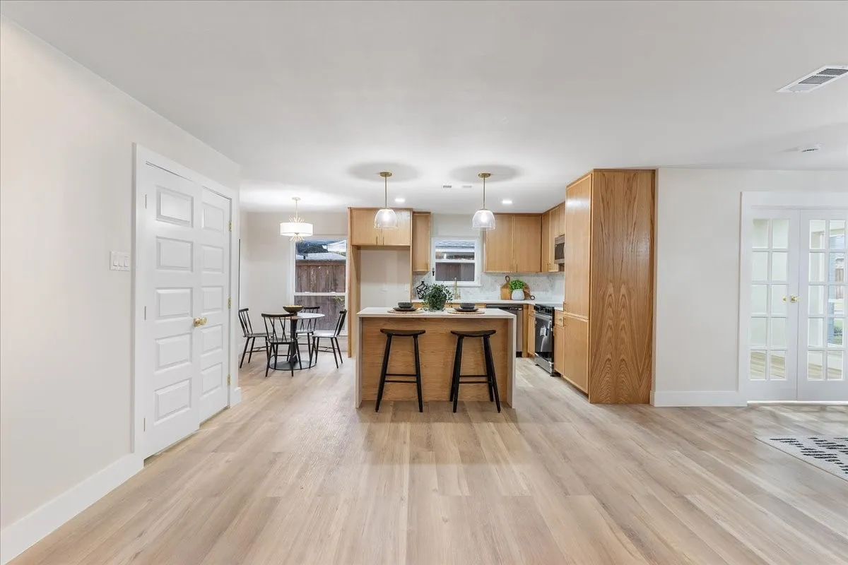 Single Family Residence For Sale in Dallas County , 3514 Chellen Drive, Farmers Branch, Texas 75234, 3 Bedroom, 2 Bathroom, 2 Garage spaces, 2,026 Sqft, built in 1967, mls#21401765, Real Estate Agent in Farmers Branch, Homes For Sale in Dallas county, Homes For Sale in Farmers Branch, Realtor in Farmers Branch Texas, Real Estate Brokerage Independent Realty Texas, Luminita Cordes Realtor