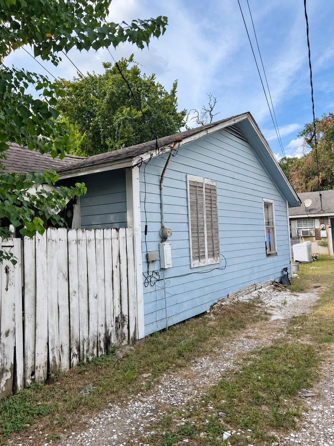 Single Family Residence For Sale in Harris County , 7213 Cowart Street, Houston, Texas 77020, 3 Bedroom, 2 Bathroom, 1 Garage spaces, 1,328 Sqft, built in 1940, mls#21402778, Real Estate Agent in Houston, Homes For Sale in Harris county, Homes For Sale in Houston, Realtor in Houston Texas, Real Estate Brokerage Independent Realty Texas, Luminita Cordes Realtor