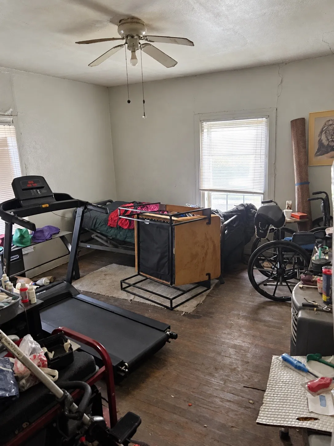 Single Family Residence For Sale in Harris County , 7213 Cowart Street, Houston, Texas 77020, 3 Bedroom, 2 Bathroom, 1 Garage spaces, 1,328 Sqft, built in 1940, mls#21402778, Real Estate Agent in Houston, Homes For Sale in Harris county, Homes For Sale in Houston, Realtor in Houston Texas, Real Estate Brokerage Independent Realty Texas, Luminita Cordes Realtor