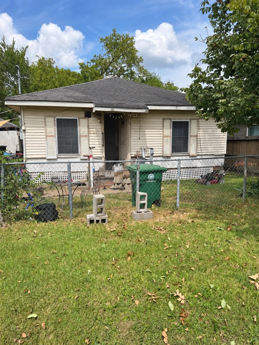 Single Family Residence For Sale in Harris County , 7217 Cowart Street, Houston, Texas 77020, 2 Bedroom, 1 Bathroom, 1 Garage spaces, 800 Sqft, built in 1940, mls#21403019, Real Estate Agent in Houston, Homes For Sale in Harris county, Homes For Sale in Houston, Realtor in Houston Texas, Real Estate Brokerage Independent Realty Texas, Luminita Cordes Realtor
