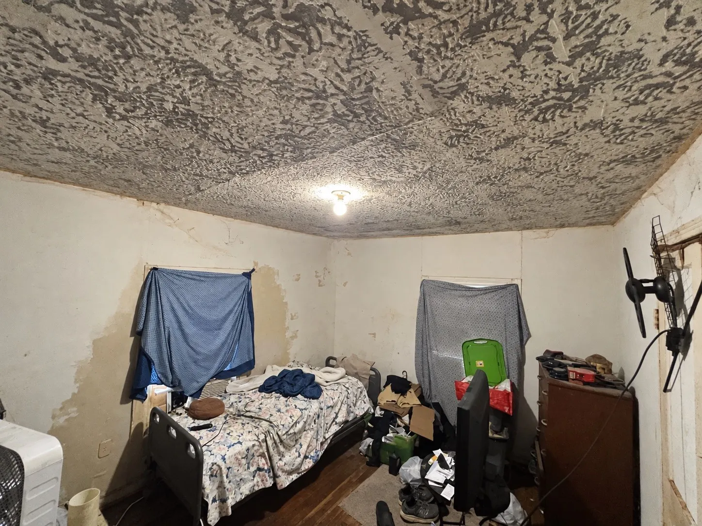 Single Family Residence For Sale in Harris County , 7217 Cowart Street, Houston, Texas 77020, 2 Bedroom, 1 Bathroom, 1 Garage spaces, 800 Sqft, built in 1940, mls#21403019, Real Estate Agent in Houston, Homes For Sale in Harris county, Homes For Sale in Houston, Realtor in Houston Texas, Real Estate Brokerage Independent Realty Texas, Luminita Cordes Realtor