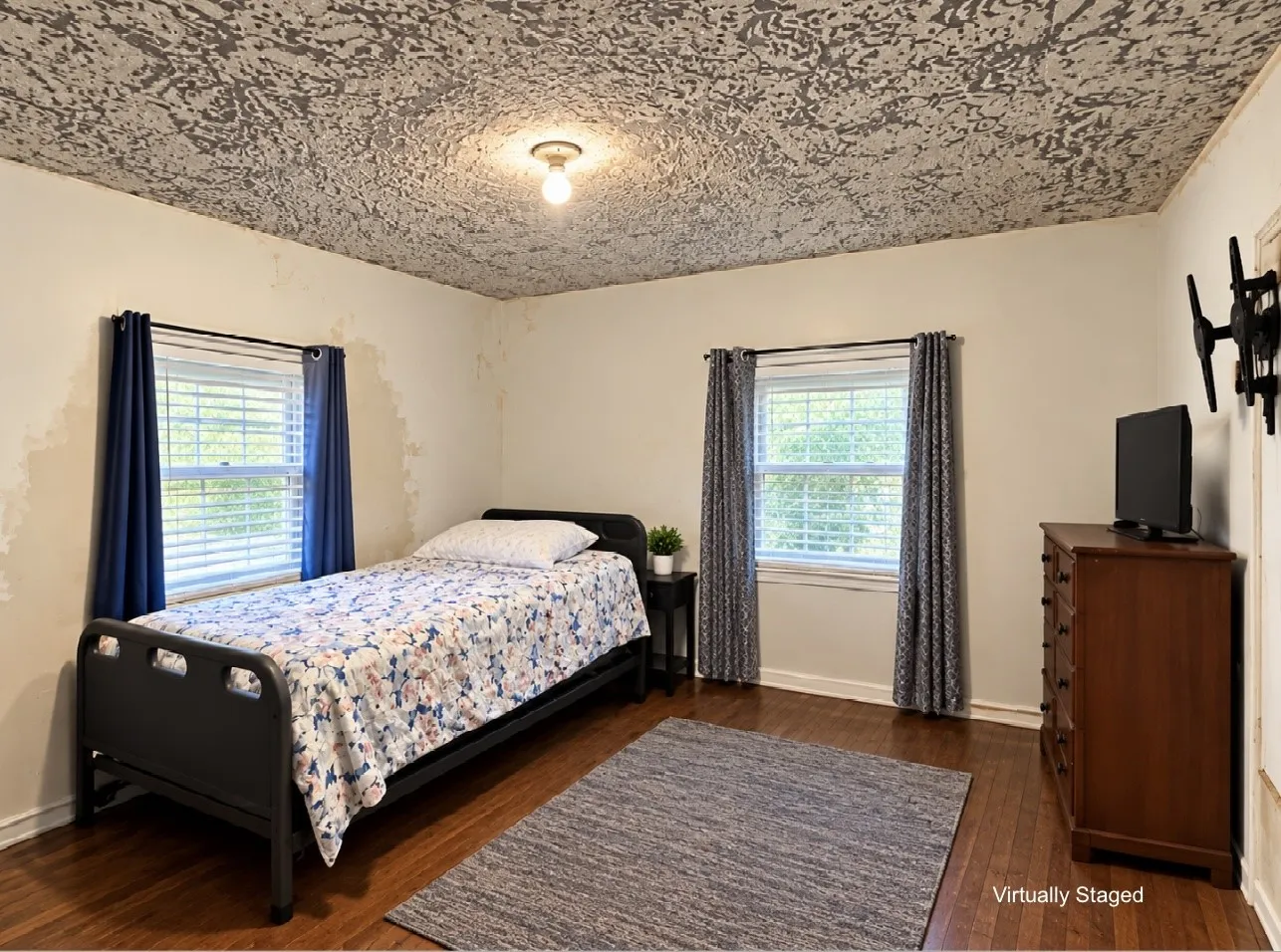 Single Family Residence For Sale in Harris County , 7217 Cowart Street, Houston, Texas 77020, 2 Bedroom, 1 Bathroom, 1 Garage spaces, 800 Sqft, built in 1940, mls#21403019, Real Estate Agent in Houston, Homes For Sale in Harris county, Homes For Sale in Houston, Realtor in Houston Texas, Real Estate Brokerage Independent Realty Texas, Luminita Cordes Realtor