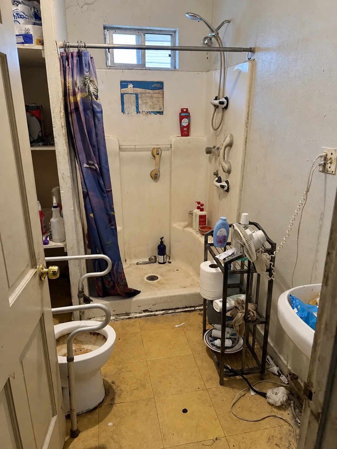 Single Family Residence For Sale in Harris County , 7217 Cowart Street, Houston, Texas 77020, 2 Bedroom, 1 Bathroom, 1 Garage spaces, 800 Sqft, built in 1940, mls#21403019, Real Estate Agent in Houston, Homes For Sale in Harris county, Homes For Sale in Houston, Realtor in Houston Texas, Real Estate Brokerage Independent Realty Texas, Luminita Cordes Realtor