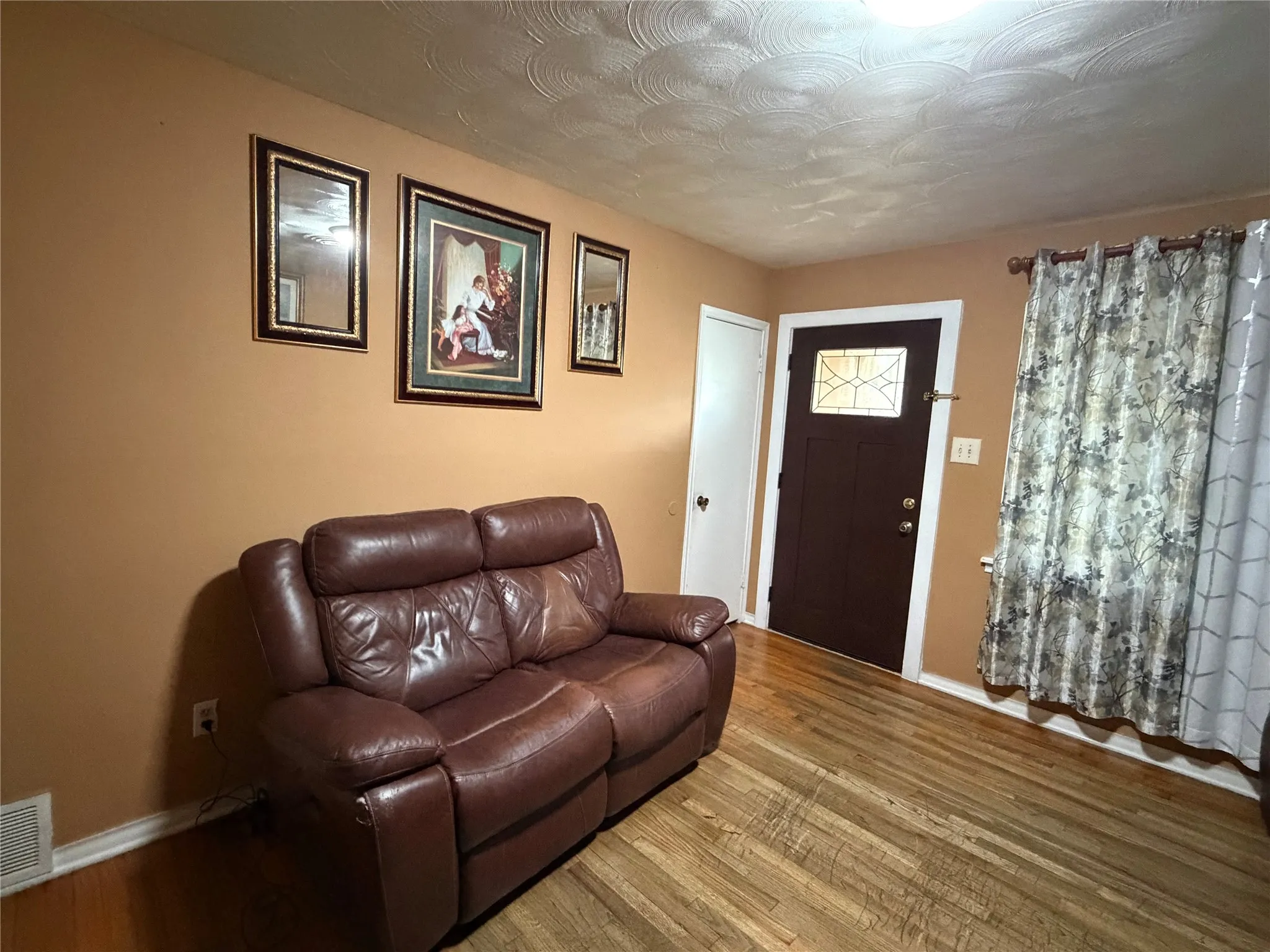 Single Family Residence For Sale in Dallas County , 8125 Shafter Drive, Dallas, Texas 75227, 3 Bedroom, 2 Bathroom, 2 Garage spaces, 1,306 Sqft, built in 1960, mls#21403064, Real Estate Agent in Dallas, Homes For Sale in Dallas county, Homes For Sale in Dallas, Realtor in Dallas Texas, Real Estate Brokerage Independent Realty Texas, Luminita Cordes Realtor