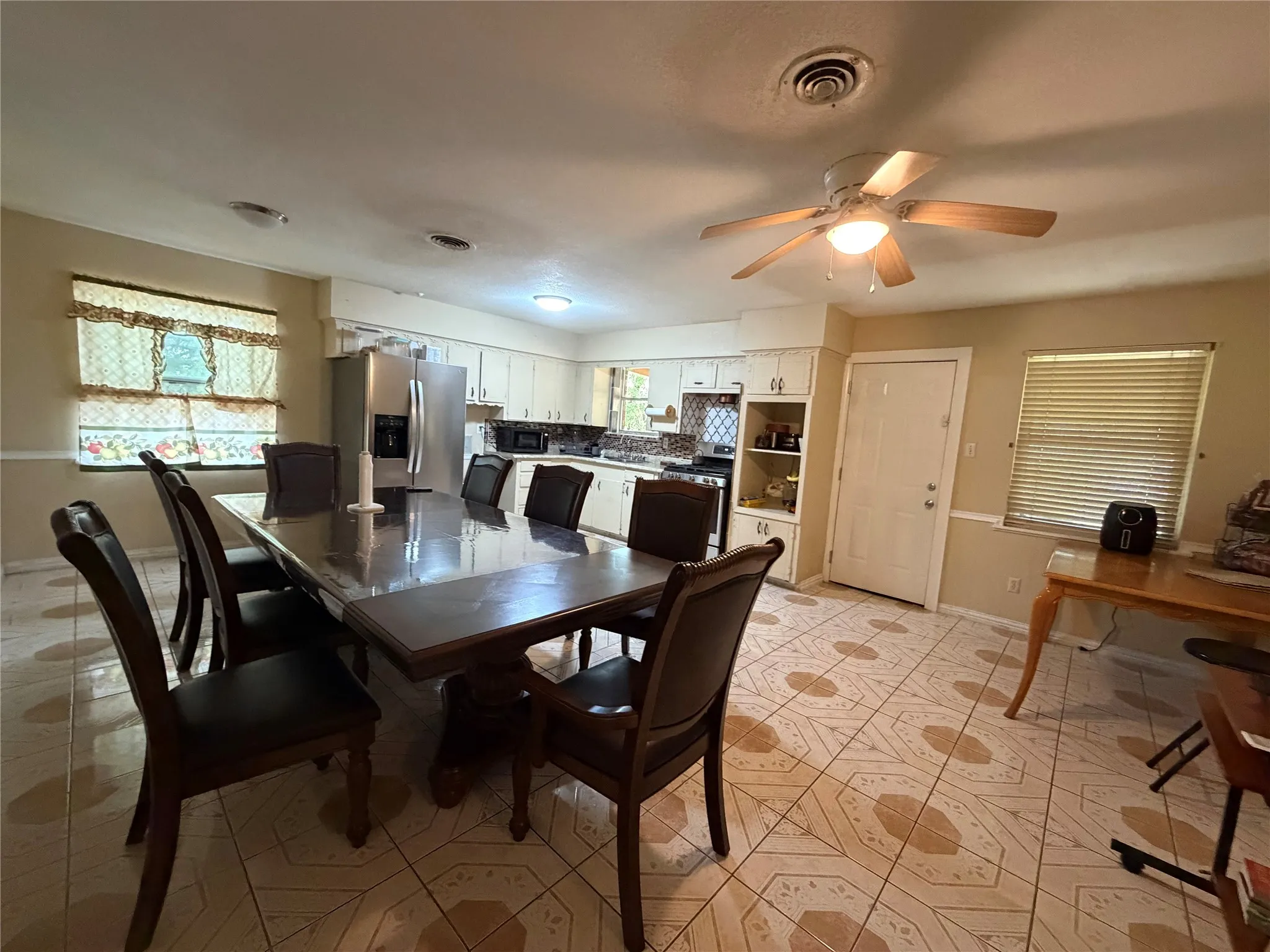 Single Family Residence For Sale in Dallas County , 8125 Shafter Drive, Dallas, Texas 75227, 3 Bedroom, 2 Bathroom, 2 Garage spaces, 1,306 Sqft, built in 1960, mls#21403064, Real Estate Agent in Dallas, Homes For Sale in Dallas county, Homes For Sale in Dallas, Realtor in Dallas Texas, Real Estate Brokerage Independent Realty Texas, Luminita Cordes Realtor