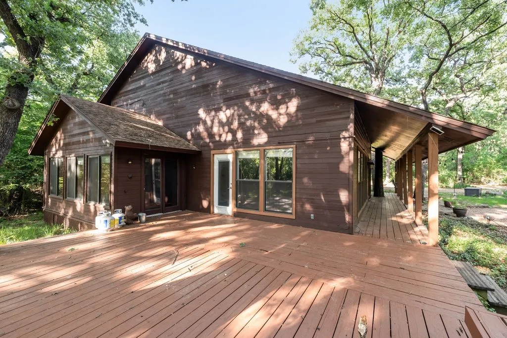 Single Family Residence For Rent in Tarrant County , 7425 US 287 Highway, Arlington, Texas 76001, 3 Bedroom, 3 Bathroom, 2 Garage spaces, 2,450 Sqft, built in 1976, mls#21403066, Real Estate Agent in Arlington, Homes For Rent in Tarrant county, Homes For Rent in Arlington, Realtor in Arlington Texas, Real Estate Brokerage Independent Realty Texas, Luminita Cordes Realtor