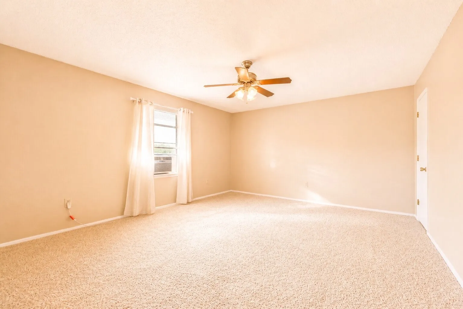 Single Family Residence For Rent in Tarrant County , 7425 US 287 Highway, Arlington, Texas 76001, 3 Bedroom, 3 Bathroom, 2 Garage spaces, 2,450 Sqft, built in 1976, mls#21403066, Real Estate Agent in Arlington, Homes For Rent in Tarrant county, Homes For Rent in Arlington, Realtor in Arlington Texas, Real Estate Brokerage Independent Realty Texas, Luminita Cordes Realtor