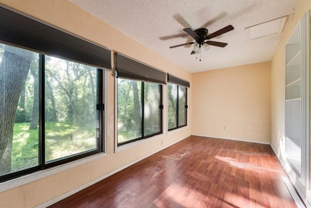 Single Family Residence For Rent in Tarrant County , 7425 US 287 Highway, Arlington, Texas 76001, 3 Bedroom, 3 Bathroom, 2 Garage spaces, 2,450 Sqft, built in 1976, mls#21403066, Real Estate Agent in Arlington, Homes For Rent in Tarrant county, Homes For Rent in Arlington, Realtor in Arlington Texas, Real Estate Brokerage Independent Realty Texas, Luminita Cordes Realtor