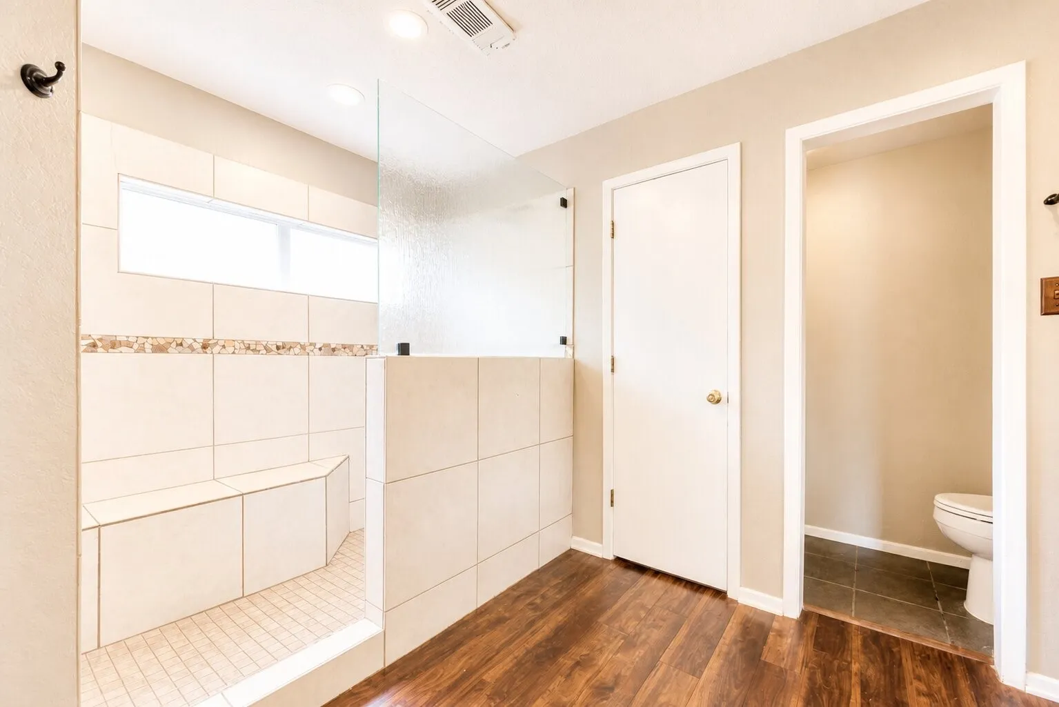 Single Family Residence For Rent in Tarrant County , 7425 US 287 Highway, Arlington, Texas 76001, 3 Bedroom, 3 Bathroom, 2 Garage spaces, 2,450 Sqft, built in 1976, mls#21403066, Real Estate Agent in Arlington, Homes For Rent in Tarrant county, Homes For Rent in Arlington, Realtor in Arlington Texas, Real Estate Brokerage Independent Realty Texas, Luminita Cordes Realtor