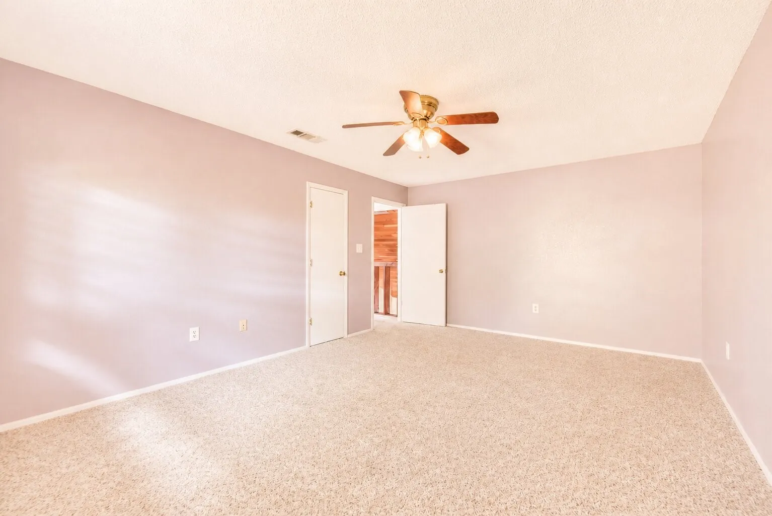 Single Family Residence For Rent in Tarrant County , 7425 US 287 Highway, Arlington, Texas 76001, 3 Bedroom, 3 Bathroom, 2 Garage spaces, 2,450 Sqft, built in 1976, mls#21403066, Real Estate Agent in Arlington, Homes For Rent in Tarrant county, Homes For Rent in Arlington, Realtor in Arlington Texas, Real Estate Brokerage Independent Realty Texas, Luminita Cordes Realtor