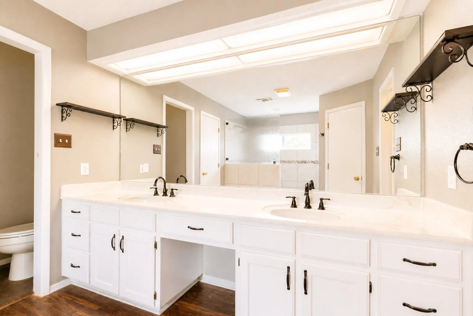 Single Family Residence For Rent in Tarrant County , 7425 US 287 Highway, Arlington, Texas 76001, 3 Bedroom, 3 Bathroom, 2 Garage spaces, 2,450 Sqft, built in 1976, mls#21403066, Real Estate Agent in Arlington, Homes For Rent in Tarrant county, Homes For Rent in Arlington, Realtor in Arlington Texas, Real Estate Brokerage Independent Realty Texas, Luminita Cordes Realtor