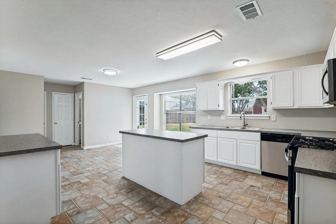Single Family Residence For Sale in Collin County , 814 Foxwood Lane, Wylie, Texas 75098, 4 Bedroom, 3 Bathroom, 2 Garage spaces, 3,039 Sqft, built in 1995, mls#21401223, Real Estate Agent in Wylie, Homes For Sale in Collin county, Homes For Sale in Wylie, Realtor in Wylie Texas, Real Estate Brokerage Independent Realty Texas, Luminita Cordes Realtor