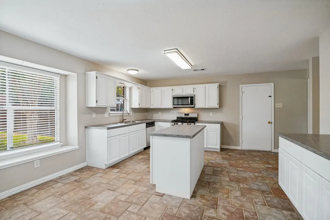 Single Family Residence For Sale in Collin County , 814 Foxwood Lane, Wylie, Texas 75098, 4 Bedroom, 3 Bathroom, 2 Garage spaces, 3,039 Sqft, built in 1995, mls#21401223, Real Estate Agent in Wylie, Homes For Sale in Collin county, Homes For Sale in Wylie, Realtor in Wylie Texas, Real Estate Brokerage Independent Realty Texas, Luminita Cordes Realtor
