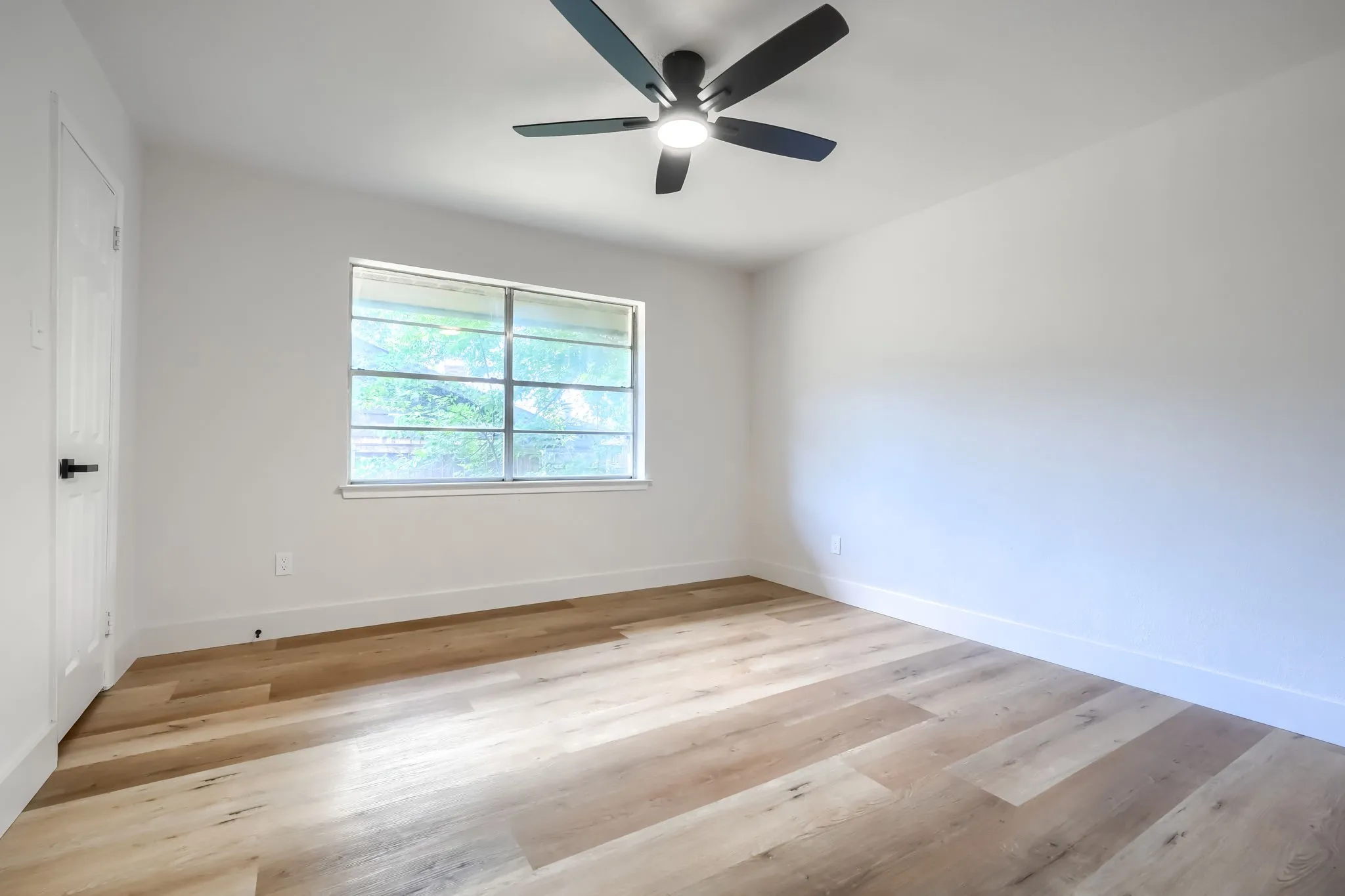 Single Family Residence For Rent in Tarrant County , 4049 Alicante Avenue, Fort Worth, Texas 76133, 3 Bedroom, 2 Bathroom, 3 Garage spaces, 2,059 Sqft, built in 1972, mls#21403061, Real Estate Agent in Fort Worth, Homes For Rent in Tarrant county, Homes For Rent in Fort Worth, Realtor in Fort Worth Texas, Real Estate Brokerage Independent Realty Texas, Luminita Cordes Realtor