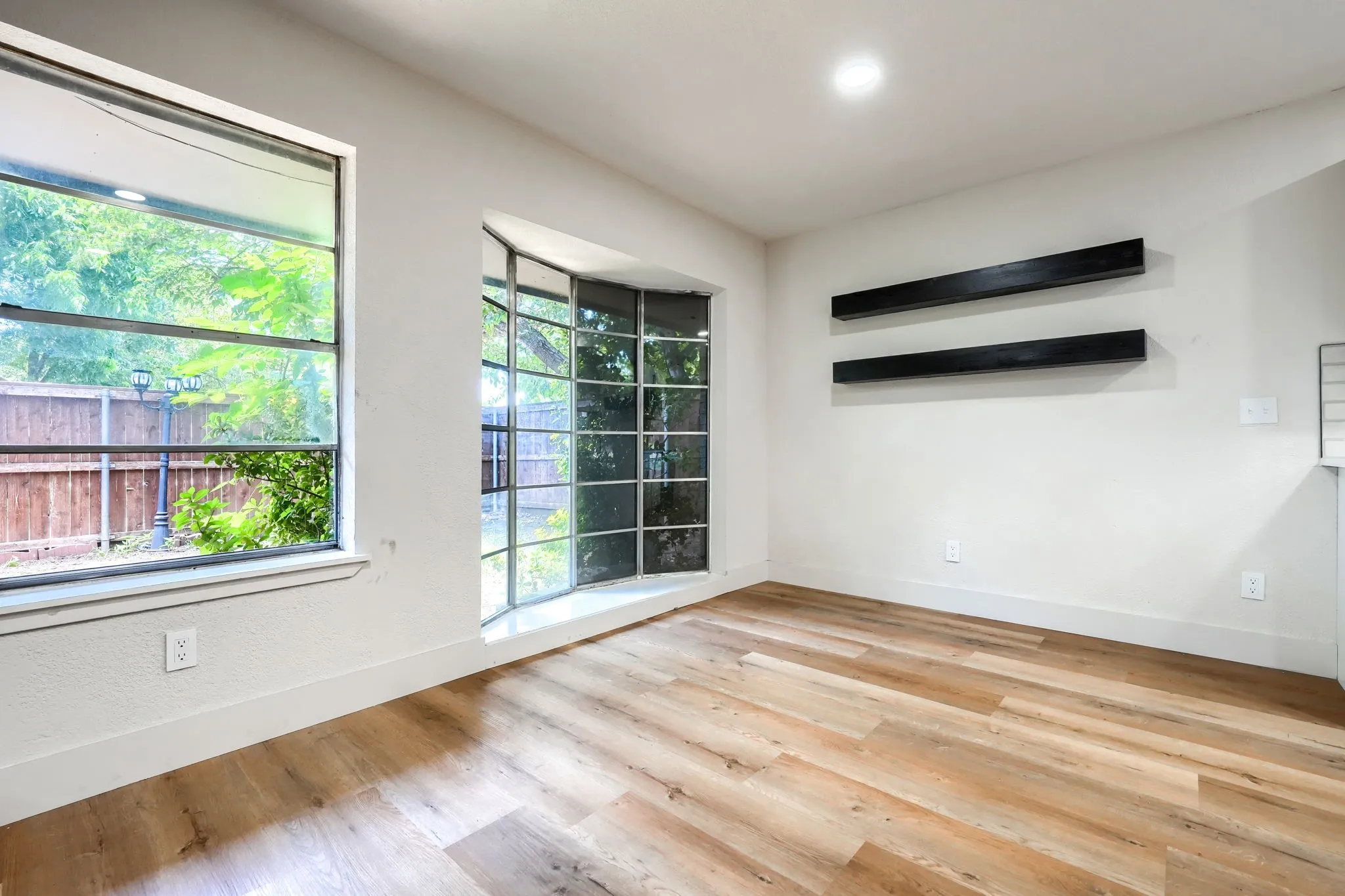 Single Family Residence For Rent in Tarrant County , 4049 Alicante Avenue, Fort Worth, Texas 76133, 3 Bedroom, 2 Bathroom, 3 Garage spaces, 2,059 Sqft, built in 1972, mls#21403061, Real Estate Agent in Fort Worth, Homes For Rent in Tarrant county, Homes For Rent in Fort Worth, Realtor in Fort Worth Texas, Real Estate Brokerage Independent Realty Texas, Luminita Cordes Realtor