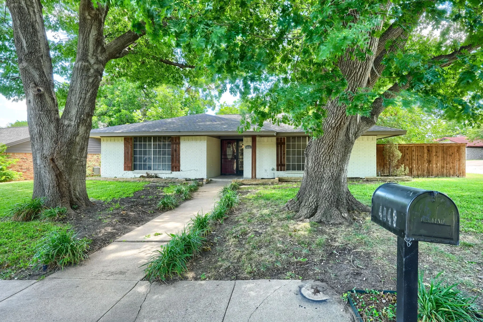 Single Family Residence For Rent in Tarrant County , 4049 Alicante Avenue, Fort Worth, Texas 76133, 3 Bedroom, 2 Bathroom, 3 Garage spaces, 2,059 Sqft, built in 1972, mls#21403061, Real Estate Agent in Fort Worth, Homes For Rent in Tarrant county, Homes For Rent in Fort Worth, Realtor in Fort Worth Texas, Real Estate Brokerage Independent Realty Texas, Luminita Cordes Realtor