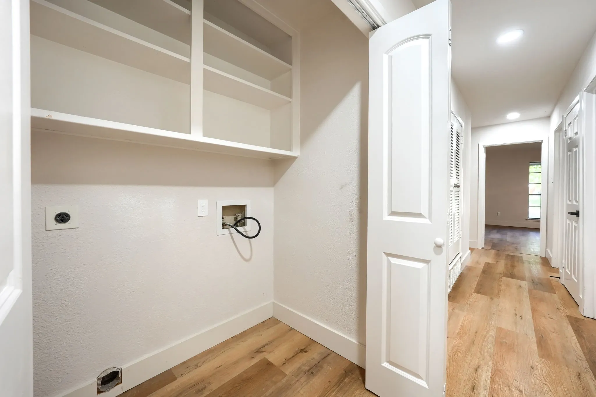 Single Family Residence For Rent in Tarrant County , 4049 Alicante Avenue, Fort Worth, Texas 76133, 3 Bedroom, 2 Bathroom, 3 Garage spaces, 2,059 Sqft, built in 1972, mls#21403061, Real Estate Agent in Fort Worth, Homes For Rent in Tarrant county, Homes For Rent in Fort Worth, Realtor in Fort Worth Texas, Real Estate Brokerage Independent Realty Texas, Luminita Cordes Realtor