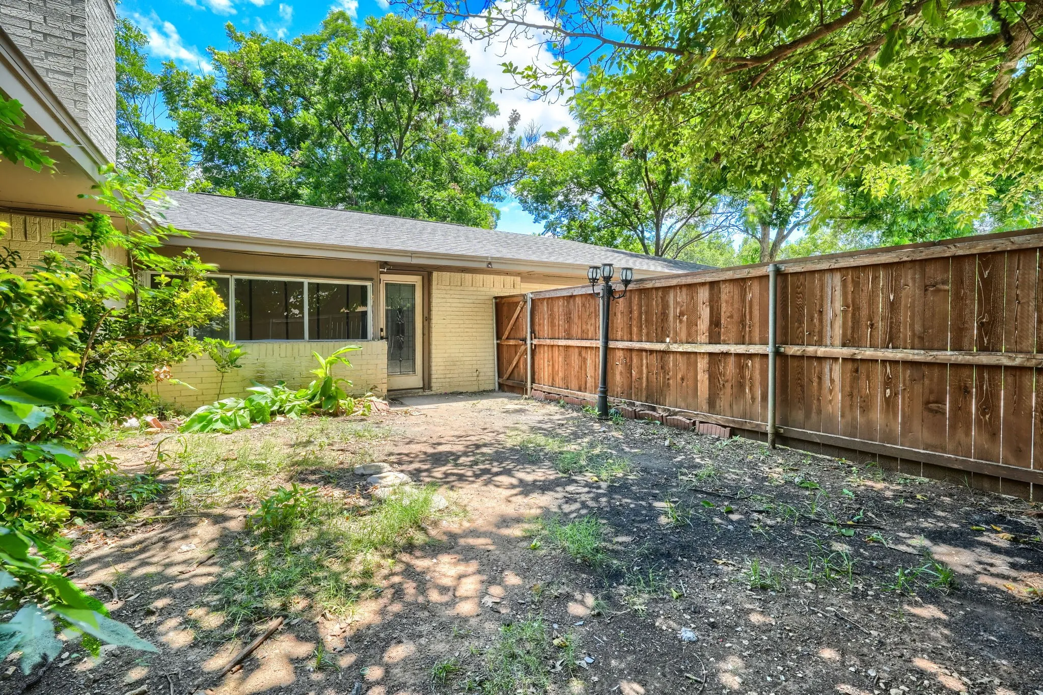 Single Family Residence For Rent in Tarrant County , 4049 Alicante Avenue, Fort Worth, Texas 76133, 3 Bedroom, 2 Bathroom, 3 Garage spaces, 2,059 Sqft, built in 1972, mls#21403061, Real Estate Agent in Fort Worth, Homes For Rent in Tarrant county, Homes For Rent in Fort Worth, Realtor in Fort Worth Texas, Real Estate Brokerage Independent Realty Texas, Luminita Cordes Realtor