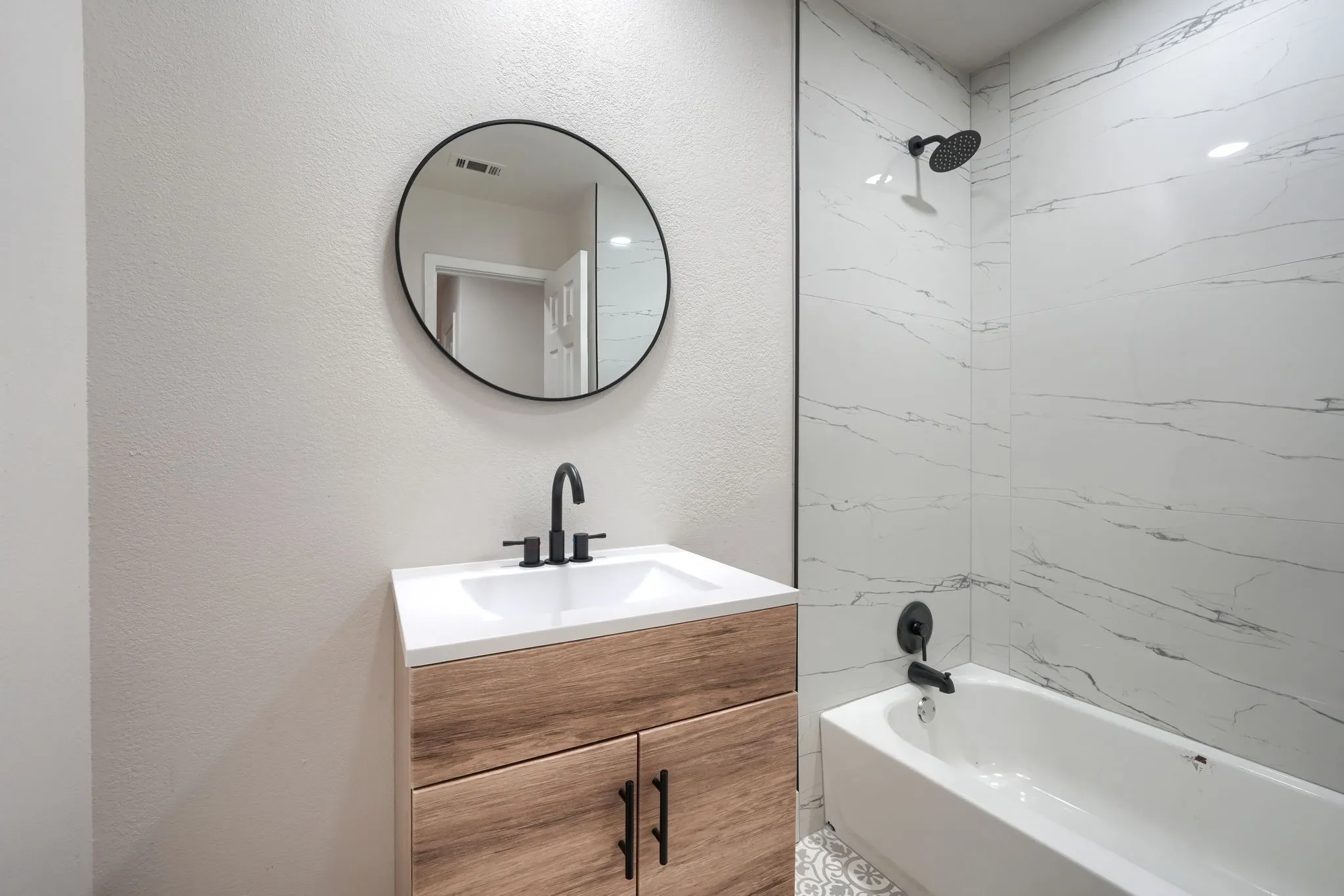 Single Family Residence For Rent in Tarrant County , 4049 Alicante Avenue, Fort Worth, Texas 76133, 3 Bedroom, 2 Bathroom, 3 Garage spaces, 2,059 Sqft, built in 1972, mls#21403061, Real Estate Agent in Fort Worth, Homes For Rent in Tarrant county, Homes For Rent in Fort Worth, Realtor in Fort Worth Texas, Real Estate Brokerage Independent Realty Texas, Luminita Cordes Realtor