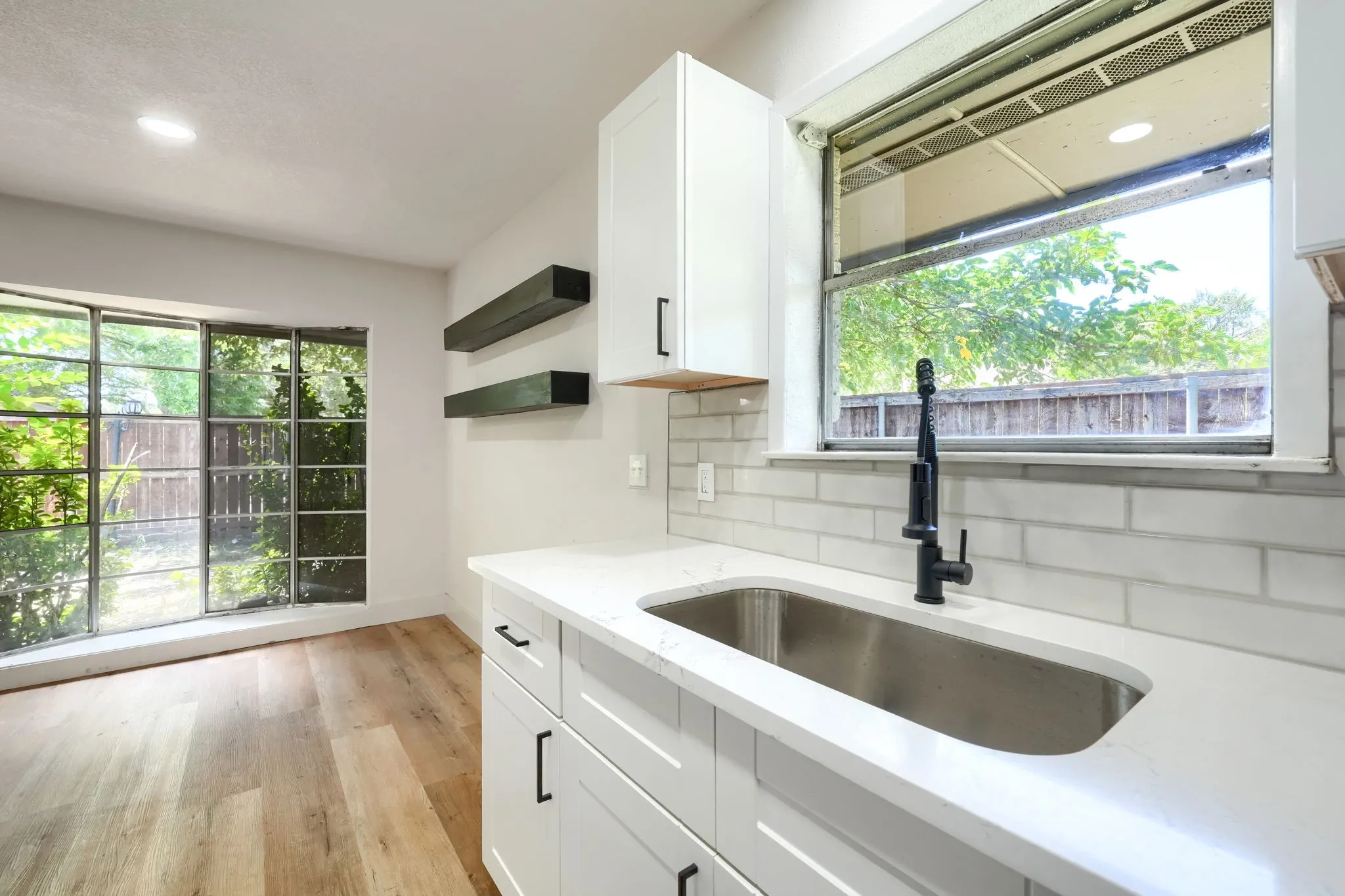 Single Family Residence For Rent in Tarrant County , 4049 Alicante Avenue, Fort Worth, Texas 76133, 3 Bedroom, 2 Bathroom, 3 Garage spaces, 2,059 Sqft, built in 1972, mls#21403061, Real Estate Agent in Fort Worth, Homes For Rent in Tarrant county, Homes For Rent in Fort Worth, Realtor in Fort Worth Texas, Real Estate Brokerage Independent Realty Texas, Luminita Cordes Realtor