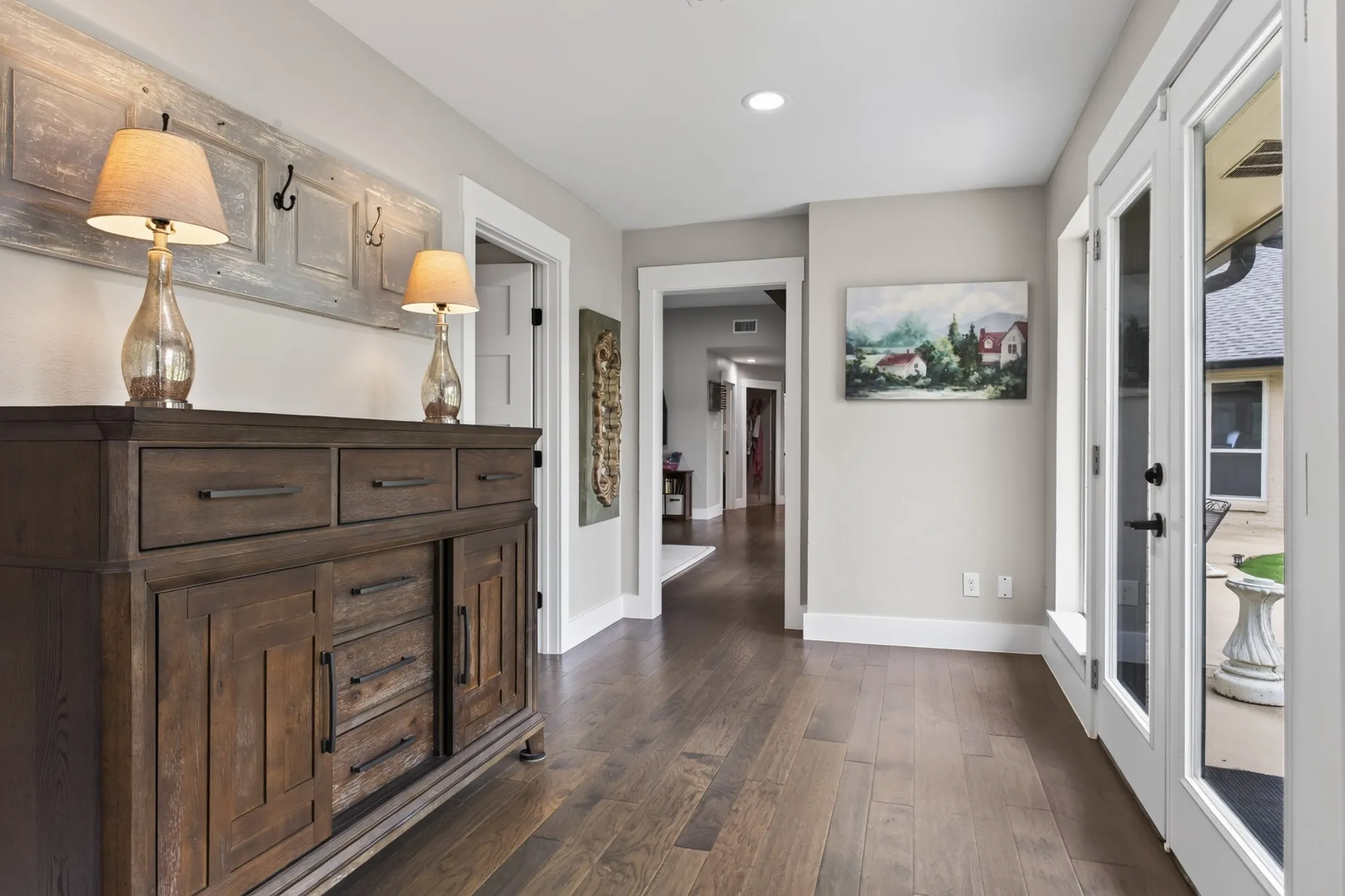 Single Family Residence For Sale in Denton County , 113 Red Oak Lane, Flower Mound, Texas 75028, 5 Bedroom, 4 Bathroom, 2 Garage spaces, 4,517 Sqft, built in 1992, mls#21394088, Real Estate Agent in Flower Mound, Homes For Sale in Denton county, Homes For Sale in Flower Mound, Realtor in Flower Mound Texas, Real Estate Brokerage Independent Realty Texas, Luminita Cordes Realtor