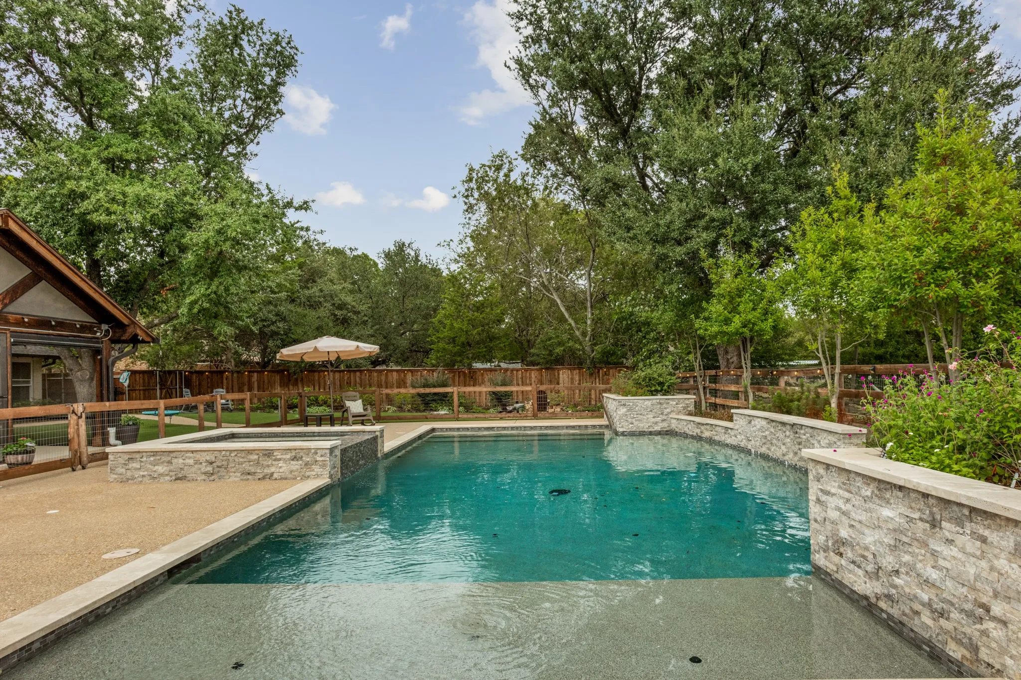 Single Family Residence For Sale in Denton County , 113 Red Oak Lane, Flower Mound, Texas 75028, 5 Bedroom, 4 Bathroom, 2 Garage spaces, 4,517 Sqft, built in 1992, mls#21394088, Real Estate Agent in Flower Mound, Homes For Sale in Denton county, Homes For Sale in Flower Mound, Realtor in Flower Mound Texas, Real Estate Brokerage Independent Realty Texas, Luminita Cordes Realtor