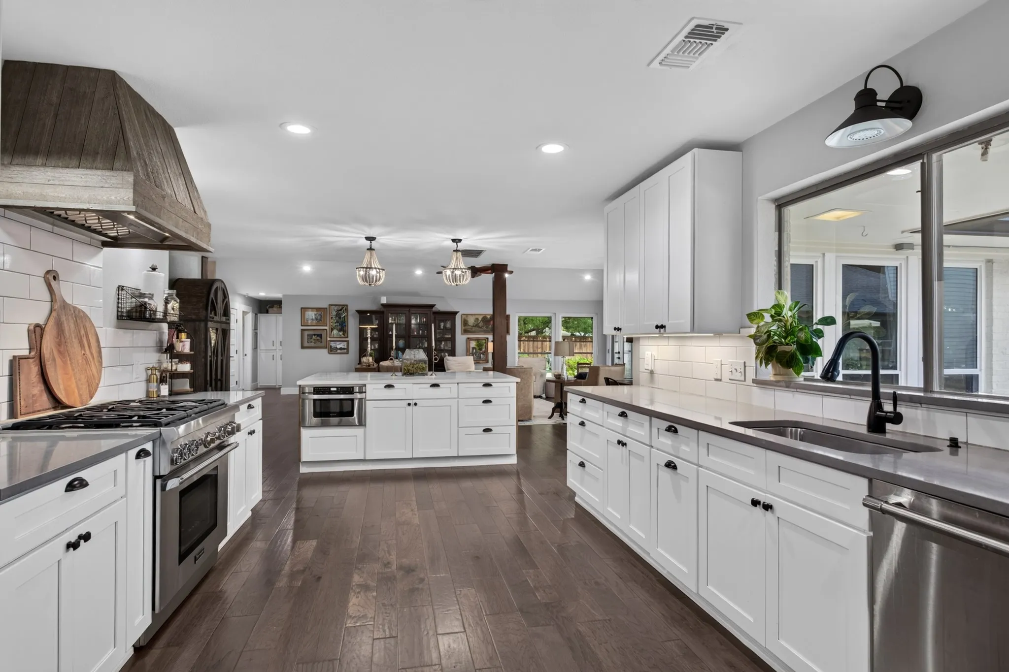 Single Family Residence For Sale in Denton County , 113 Red Oak Lane, Flower Mound, Texas 75028, 5 Bedroom, 4 Bathroom, 2 Garage spaces, 4,517 Sqft, built in 1992, mls#21394088, Real Estate Agent in Flower Mound, Homes For Sale in Denton county, Homes For Sale in Flower Mound, Realtor in Flower Mound Texas, Real Estate Brokerage Independent Realty Texas, Luminita Cordes Realtor