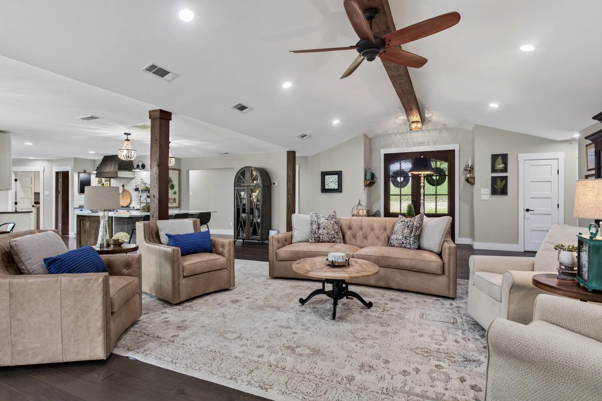 Single Family Residence For Sale in Denton County , 113 Red Oak Lane, Flower Mound, Texas 75028, 5 Bedroom, 4 Bathroom, 2 Garage spaces, 4,517 Sqft, built in 1992, mls#21394088, Real Estate Agent in Flower Mound, Homes For Sale in Denton county, Homes For Sale in Flower Mound, Realtor in Flower Mound Texas, Real Estate Brokerage Independent Realty Texas, Luminita Cordes Realtor