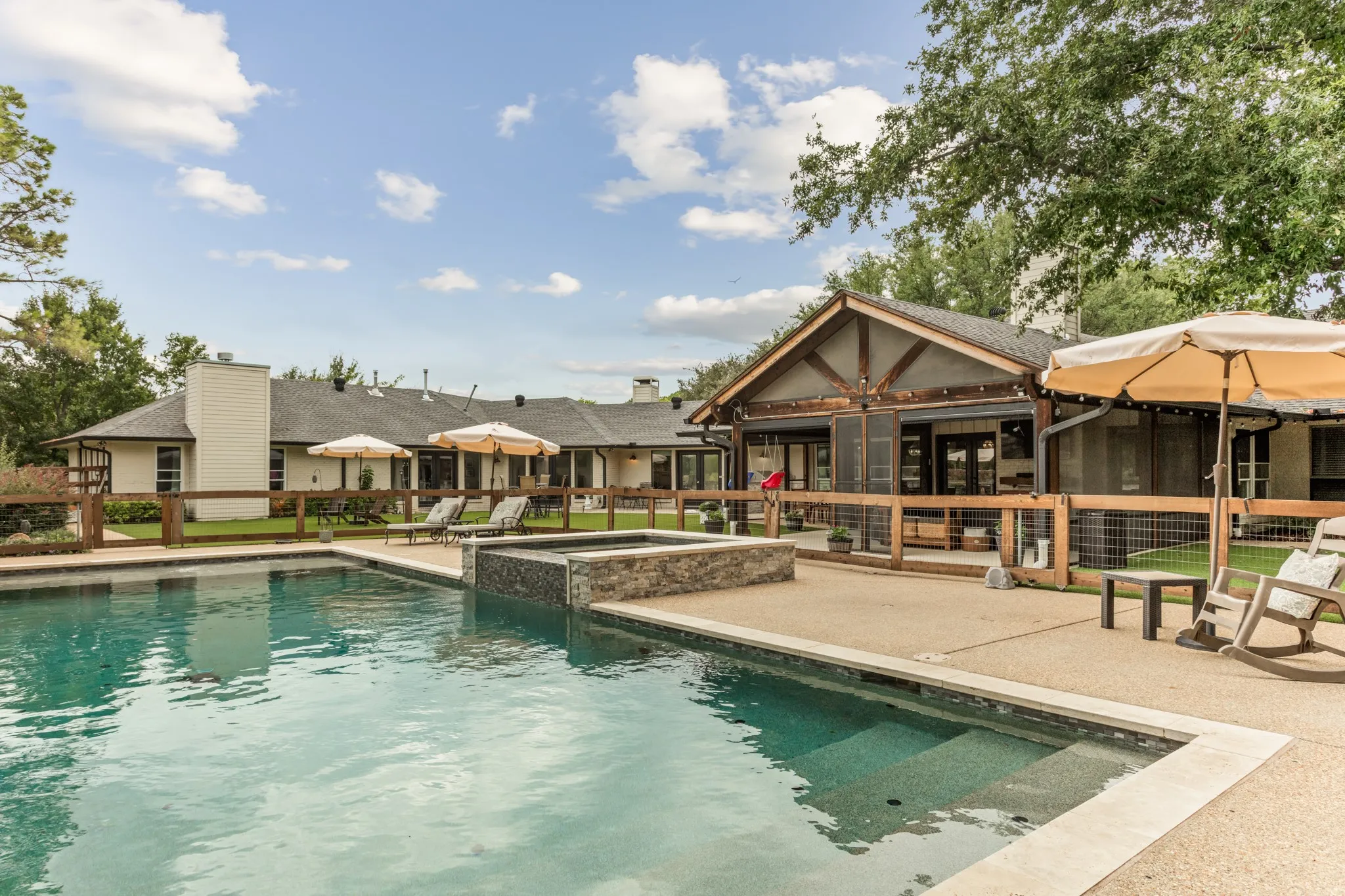 Single Family Residence For Sale in Denton County , 113 Red Oak Lane, Flower Mound, Texas 75028, 5 Bedroom, 4 Bathroom, 2 Garage spaces, 4,517 Sqft, built in 1992, mls#21394088, Real Estate Agent in Flower Mound, Homes For Sale in Denton county, Homes For Sale in Flower Mound, Realtor in Flower Mound Texas, Real Estate Brokerage Independent Realty Texas, Luminita Cordes Realtor