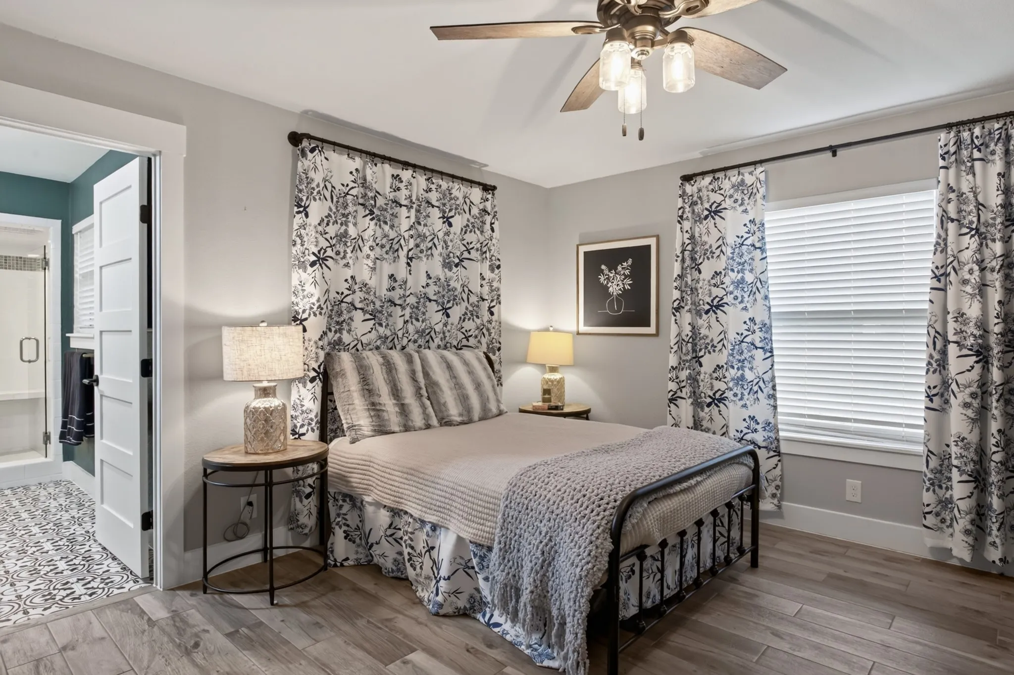 Single Family Residence For Sale in Denton County , 113 Red Oak Lane, Flower Mound, Texas 75028, 5 Bedroom, 4 Bathroom, 2 Garage spaces, 4,517 Sqft, built in 1992, mls#21394088, Real Estate Agent in Flower Mound, Homes For Sale in Denton county, Homes For Sale in Flower Mound, Realtor in Flower Mound Texas, Real Estate Brokerage Independent Realty Texas, Luminita Cordes Realtor