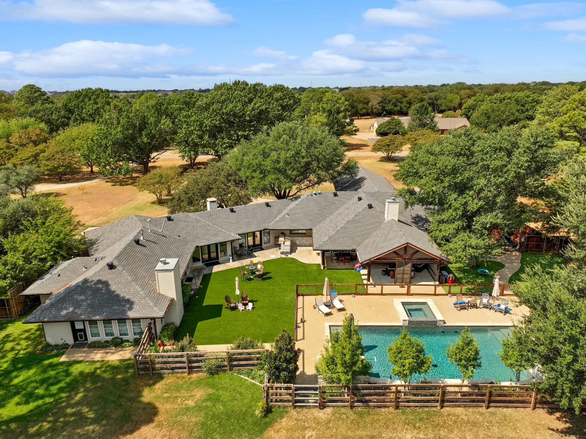 Single Family Residence For Sale in Denton County , 113 Red Oak Lane, Flower Mound, Texas 75028, 5 Bedroom, 4 Bathroom, 2 Garage spaces, 4,517 Sqft, built in 1992, mls#21394088, Real Estate Agent in Flower Mound, Homes For Sale in Denton county, Homes For Sale in Flower Mound, Realtor in Flower Mound Texas, Real Estate Brokerage Independent Realty Texas, Luminita Cordes Realtor