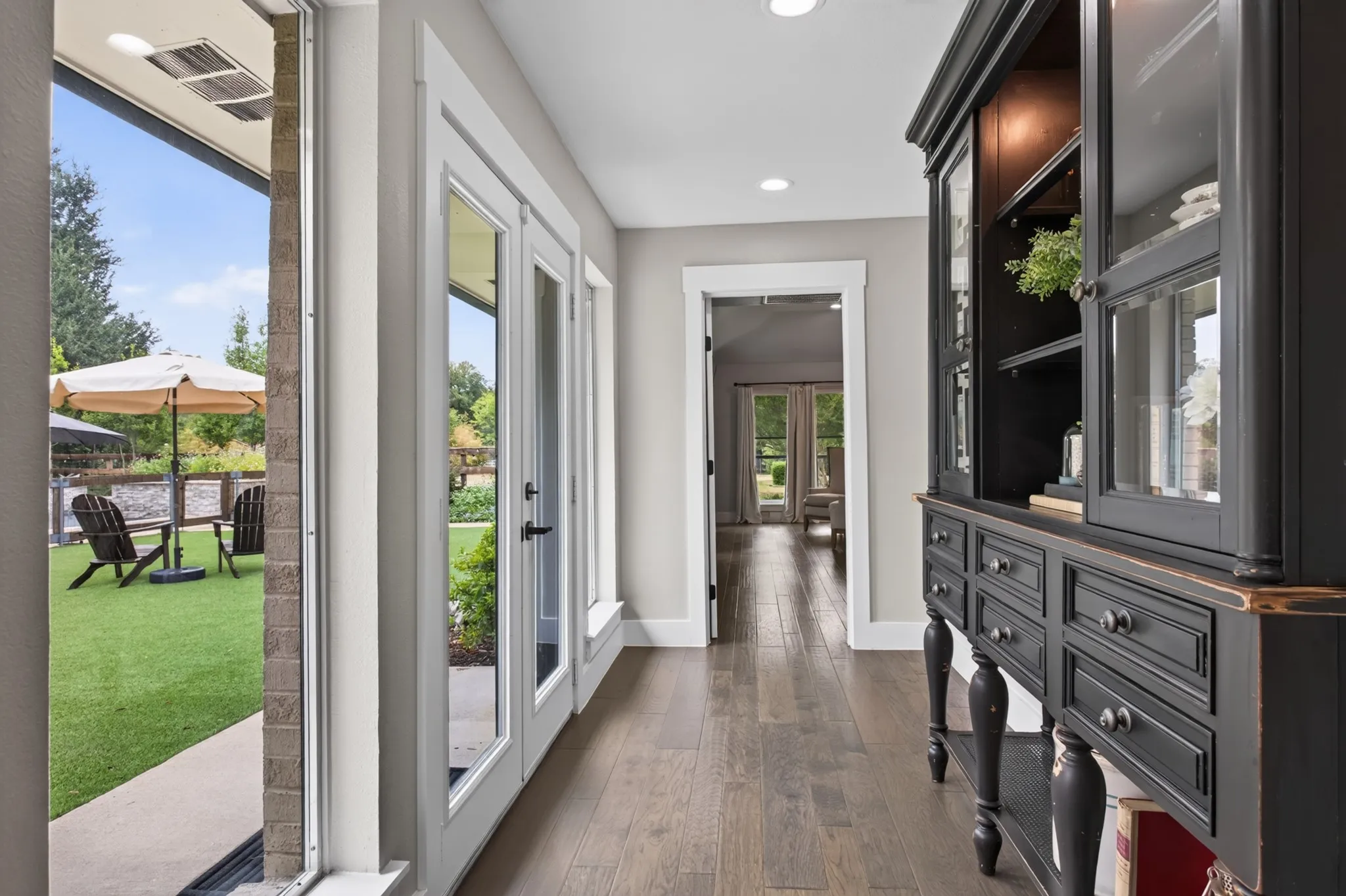 Single Family Residence For Sale in Denton County , 113 Red Oak Lane, Flower Mound, Texas 75028, 5 Bedroom, 4 Bathroom, 2 Garage spaces, 4,517 Sqft, built in 1992, mls#21394088, Real Estate Agent in Flower Mound, Homes For Sale in Denton county, Homes For Sale in Flower Mound, Realtor in Flower Mound Texas, Real Estate Brokerage Independent Realty Texas, Luminita Cordes Realtor