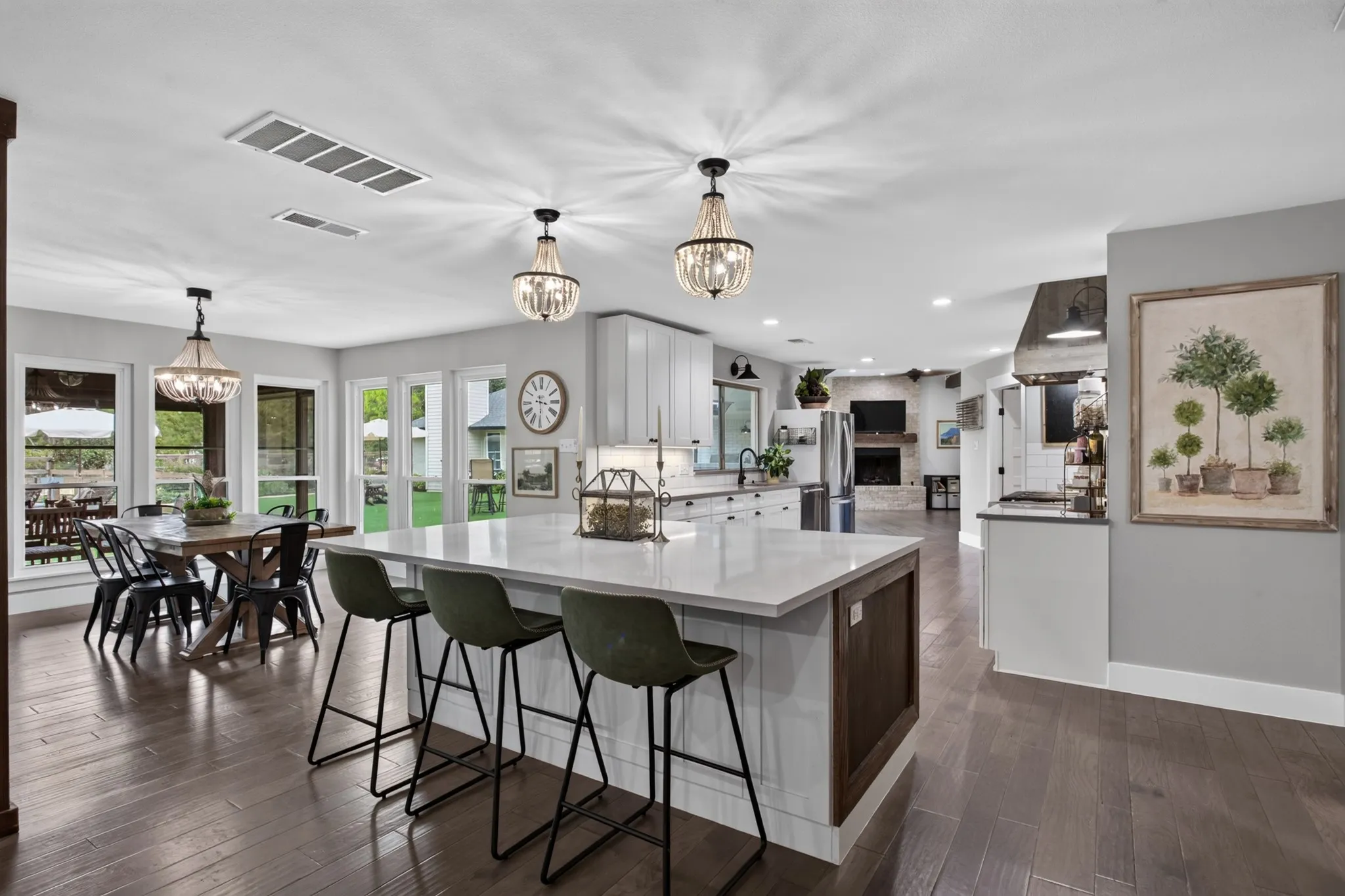 Single Family Residence For Sale in Denton County , 113 Red Oak Lane, Flower Mound, Texas 75028, 5 Bedroom, 4 Bathroom, 2 Garage spaces, 4,517 Sqft, built in 1992, mls#21394088, Real Estate Agent in Flower Mound, Homes For Sale in Denton county, Homes For Sale in Flower Mound, Realtor in Flower Mound Texas, Real Estate Brokerage Independent Realty Texas, Luminita Cordes Realtor