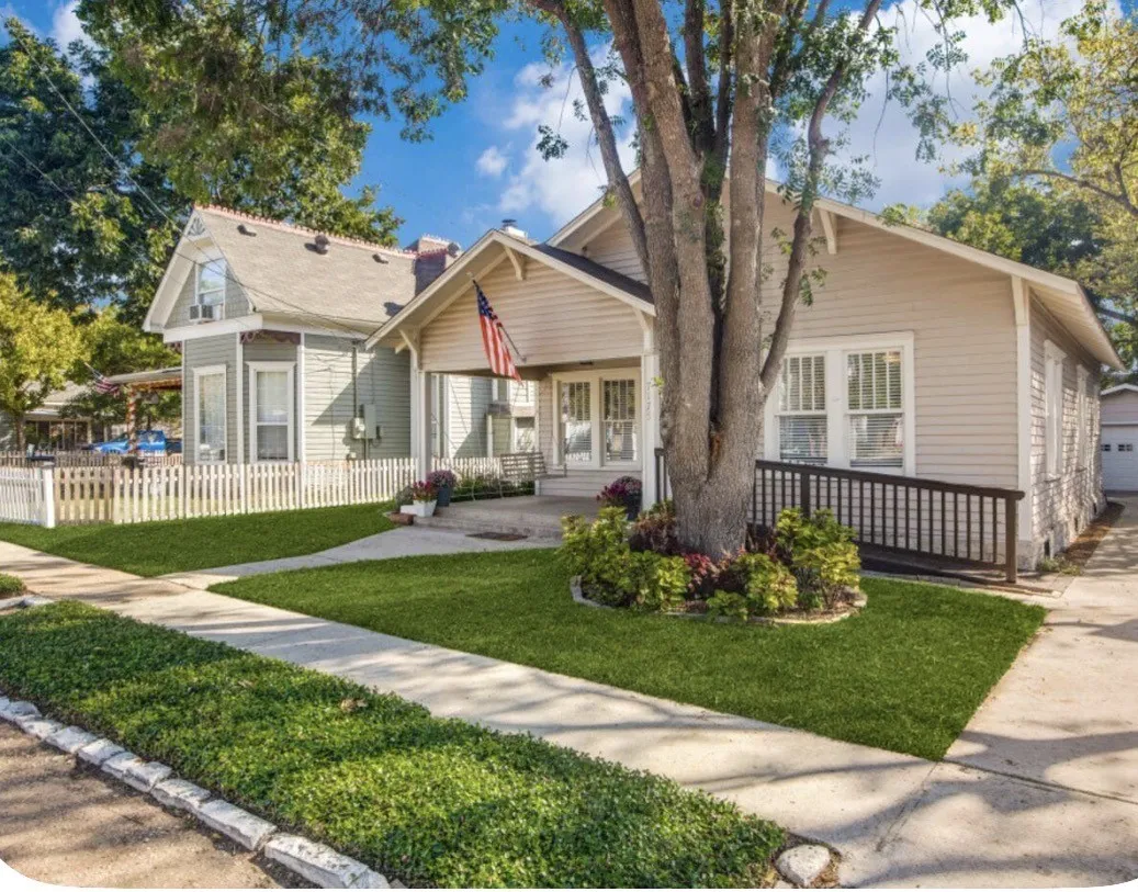 Single Family Residence For Sale in Collin County , 7175 Oak Street, Frisco, Texas 75033, 2 Bedroom, 2 Bathroom, 1 Garage spaces, 1,212 Sqft, built in 1955, mls#21403070, Real Estate Agent in Frisco, Homes For Sale in Collin county, Homes For Sale in Frisco, Realtor in Frisco Texas, Real Estate Brokerage Independent Realty Texas, Luminita Cordes Realtor