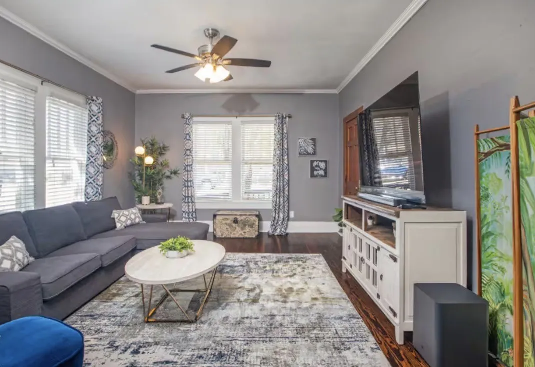 Single Family Residence For Sale in Collin County , 7175 Oak Street, Frisco, Texas 75033, 2 Bedroom, 2 Bathroom, 1 Garage spaces, 1,212 Sqft, built in 1955, mls#21403070, Real Estate Agent in Frisco, Homes For Sale in Collin county, Homes For Sale in Frisco, Realtor in Frisco Texas, Real Estate Brokerage Independent Realty Texas, Luminita Cordes Realtor