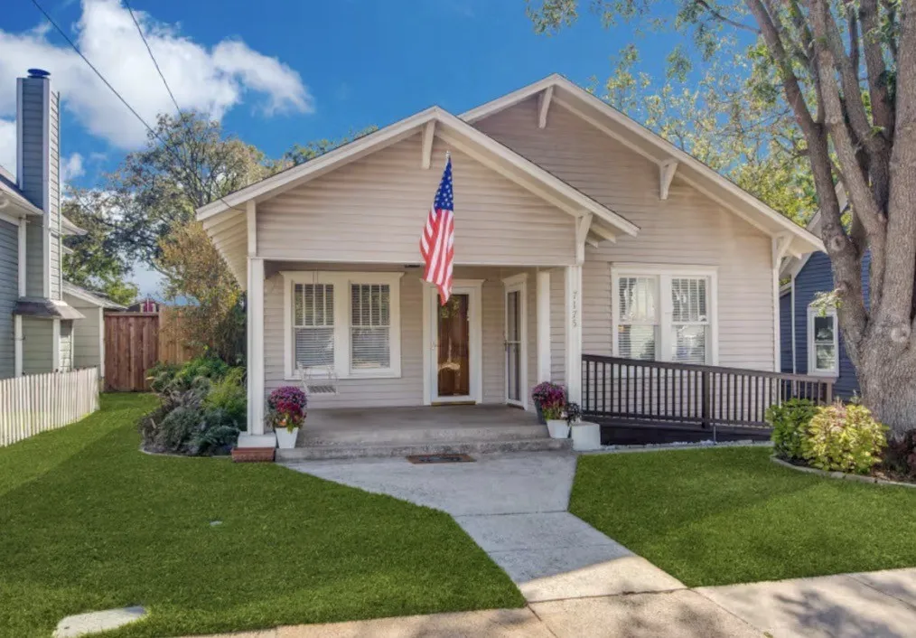 Single Family Residence For Sale in Collin County , 7175 Oak Street, Frisco, Texas 75033, 2 Bedroom, 2 Bathroom, 1 Garage spaces, 1,212 Sqft, built in 1955, mls#21403070, Real Estate Agent in Frisco, Homes For Sale in Collin county, Homes For Sale in Frisco, Realtor in Frisco Texas, Real Estate Brokerage Independent Realty Texas, Luminita Cordes Realtor