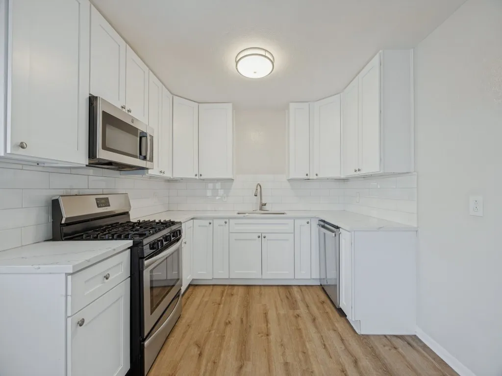 Duplex For Sale in Grayson County , 1706 S Travis Avenue, Denison, Texas 75021, 4 Bedroom, 2 Bathroom, 2 Garage spaces, 0 Sqft, built in 1967, mls#21400231, Real Estate Agent in Denison, Homes For Sale in Grayson county, Homes For Sale in Denison, Realtor in Denison Texas, Real Estate Brokerage Independent Realty Texas, Luminita Cordes Realtor