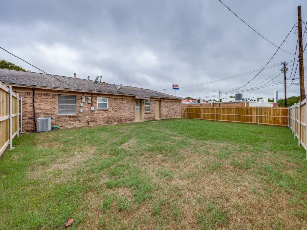 Duplex For Sale in Grayson County , 1706 S Travis Avenue, Denison, Texas 75021, 4 Bedroom, 2 Bathroom, 2 Garage spaces, 0 Sqft, built in 1967, mls#21400231, Real Estate Agent in Denison, Homes For Sale in Grayson county, Homes For Sale in Denison, Realtor in Denison Texas, Real Estate Brokerage Independent Realty Texas, Luminita Cordes Realtor