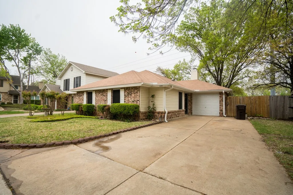 Single Family Residence For Rent in Collin County , 3104 Boxwood Lane, Plano, Texas 75074, 3 Bedroom, 2 Bathroom, 1 Garage spaces, 1,160 Sqft, built in 1985, mls#21402929, Real Estate Agent in Plano, Homes For Rent in Collin county, Homes For Rent in Plano, Realtor in Plano Texas, Real Estate Brokerage Independent Realty Texas, Luminita Cordes Realtor