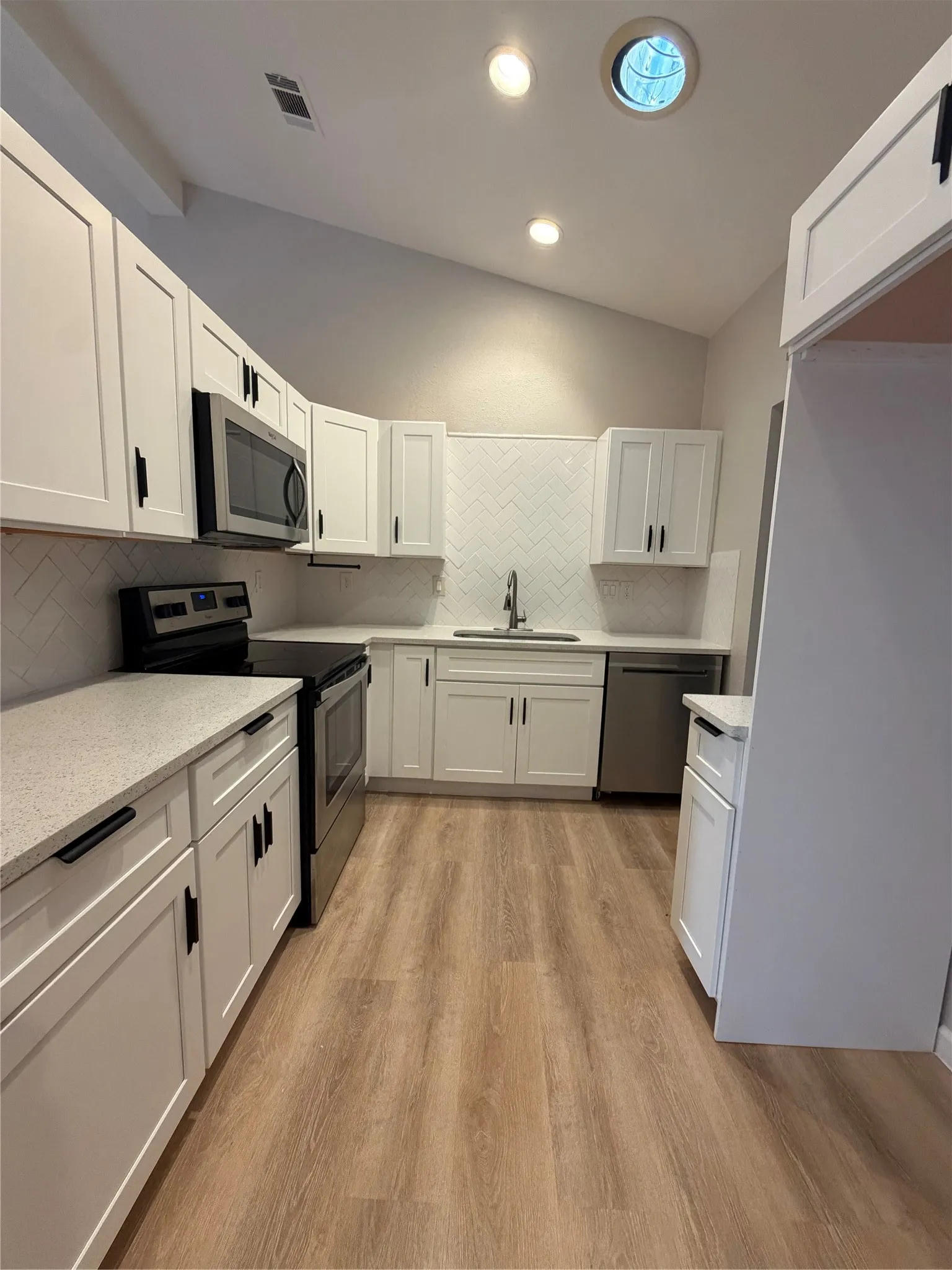 Single Family Residence For Rent in Collin County , 3104 Boxwood Lane, Plano, Texas 75074, 3 Bedroom, 2 Bathroom, 1 Garage spaces, 1,160 Sqft, built in 1985, mls#21402929, Real Estate Agent in Plano, Homes For Rent in Collin county, Homes For Rent in Plano, Realtor in Plano Texas, Real Estate Brokerage Independent Realty Texas, Luminita Cordes Realtor