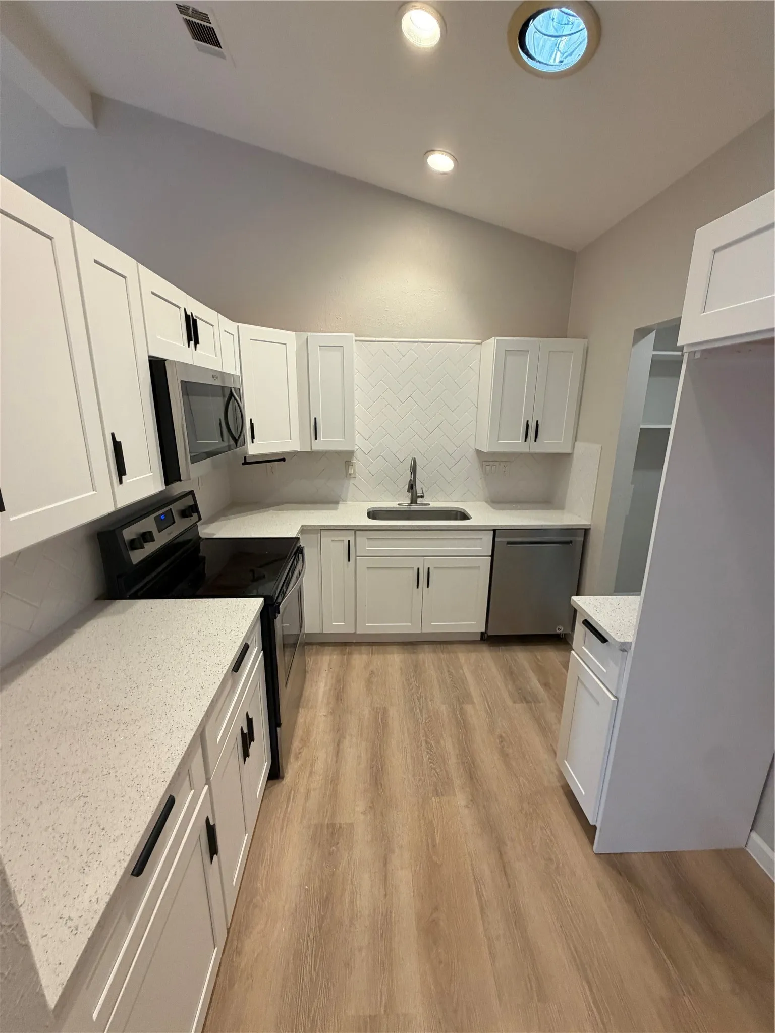 Single Family Residence For Rent in Collin County , 3104 Boxwood Lane, Plano, Texas 75074, 3 Bedroom, 2 Bathroom, 1 Garage spaces, 1,160 Sqft, built in 1985, mls#21402929, Real Estate Agent in Plano, Homes For Rent in Collin county, Homes For Rent in Plano, Realtor in Plano Texas, Real Estate Brokerage Independent Realty Texas, Luminita Cordes Realtor