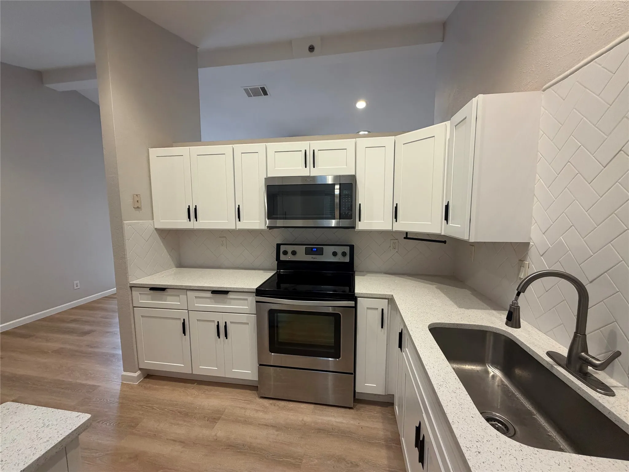 Single Family Residence For Rent in Collin County , 3104 Boxwood Lane, Plano, Texas 75074, 3 Bedroom, 2 Bathroom, 1 Garage spaces, 1,160 Sqft, built in 1985, mls#21402929, Real Estate Agent in Plano, Homes For Rent in Collin county, Homes For Rent in Plano, Realtor in Plano Texas, Real Estate Brokerage Independent Realty Texas, Luminita Cordes Realtor