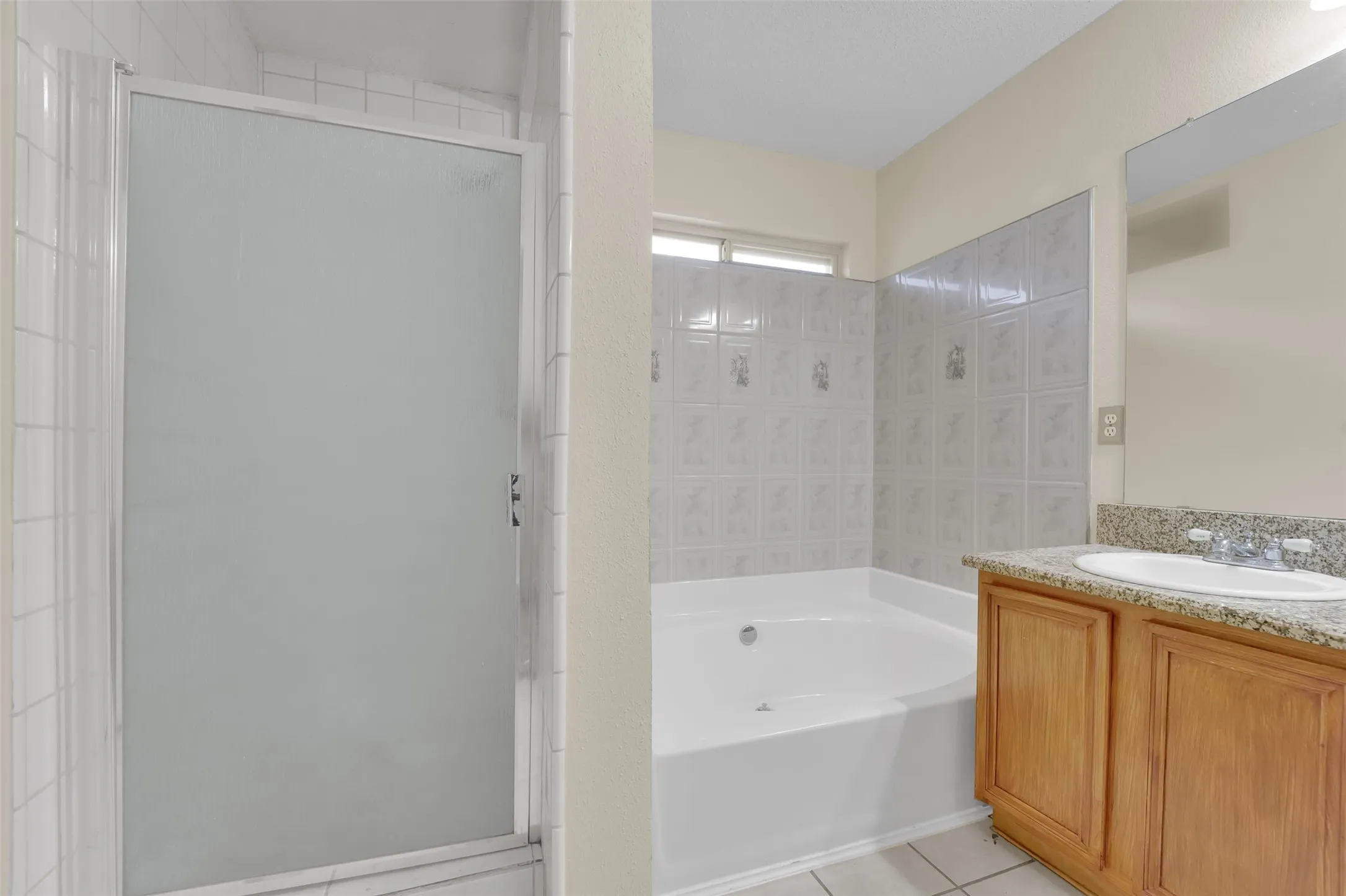 Single Family Residence For Rent in Tarrant County , 321 Dakota Drive, Arlington, Texas 76002, 3 Bedroom, 2 Bathroom, 2 Garage spaces, 1,598 Sqft, built in 2001, mls#21400720, Real Estate Agent in Arlington, Homes For Rent in Tarrant county, Homes For Rent in Arlington, Realtor in Arlington Texas, Real Estate Brokerage Independent Realty Texas, Luminita Cordes Realtor
