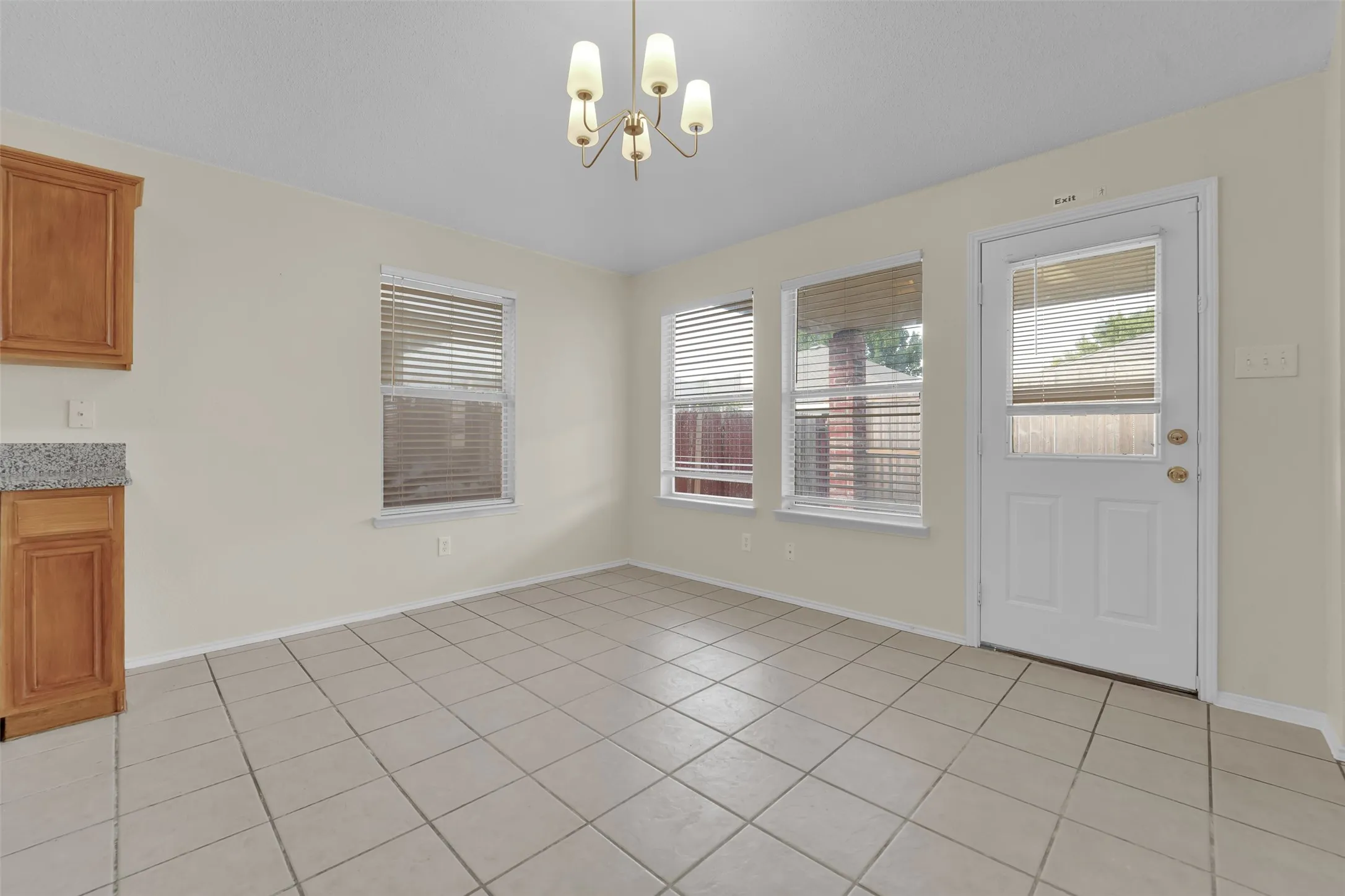 Single Family Residence For Rent in Tarrant County , 321 Dakota Drive, Arlington, Texas 76002, 3 Bedroom, 2 Bathroom, 2 Garage spaces, 1,598 Sqft, built in 2001, mls#21400720, Real Estate Agent in Arlington, Homes For Rent in Tarrant county, Homes For Rent in Arlington, Realtor in Arlington Texas, Real Estate Brokerage Independent Realty Texas, Luminita Cordes Realtor